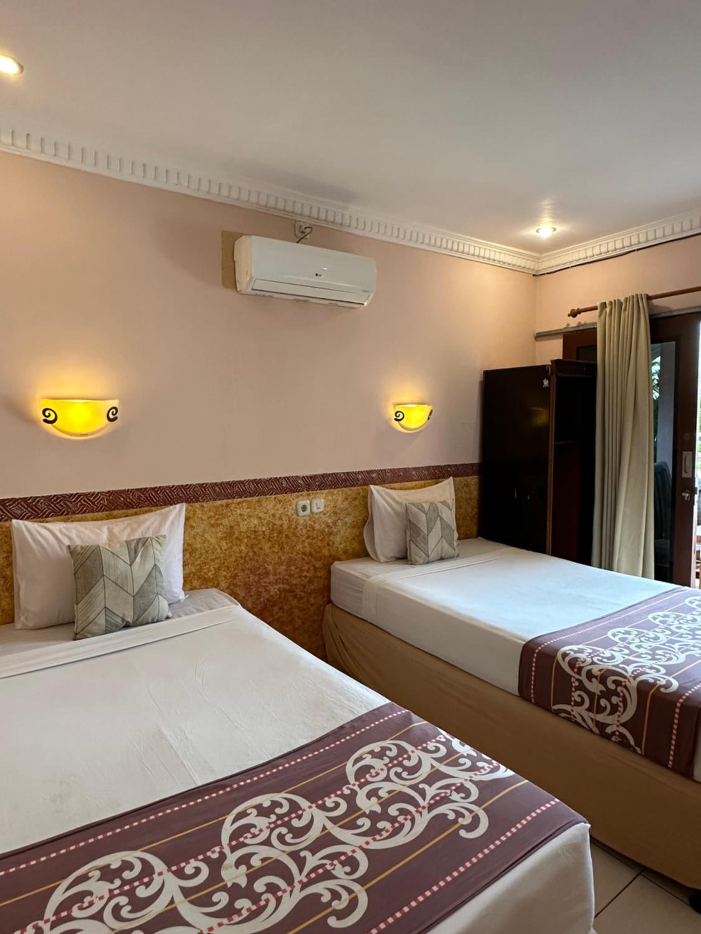Standard Twin Room