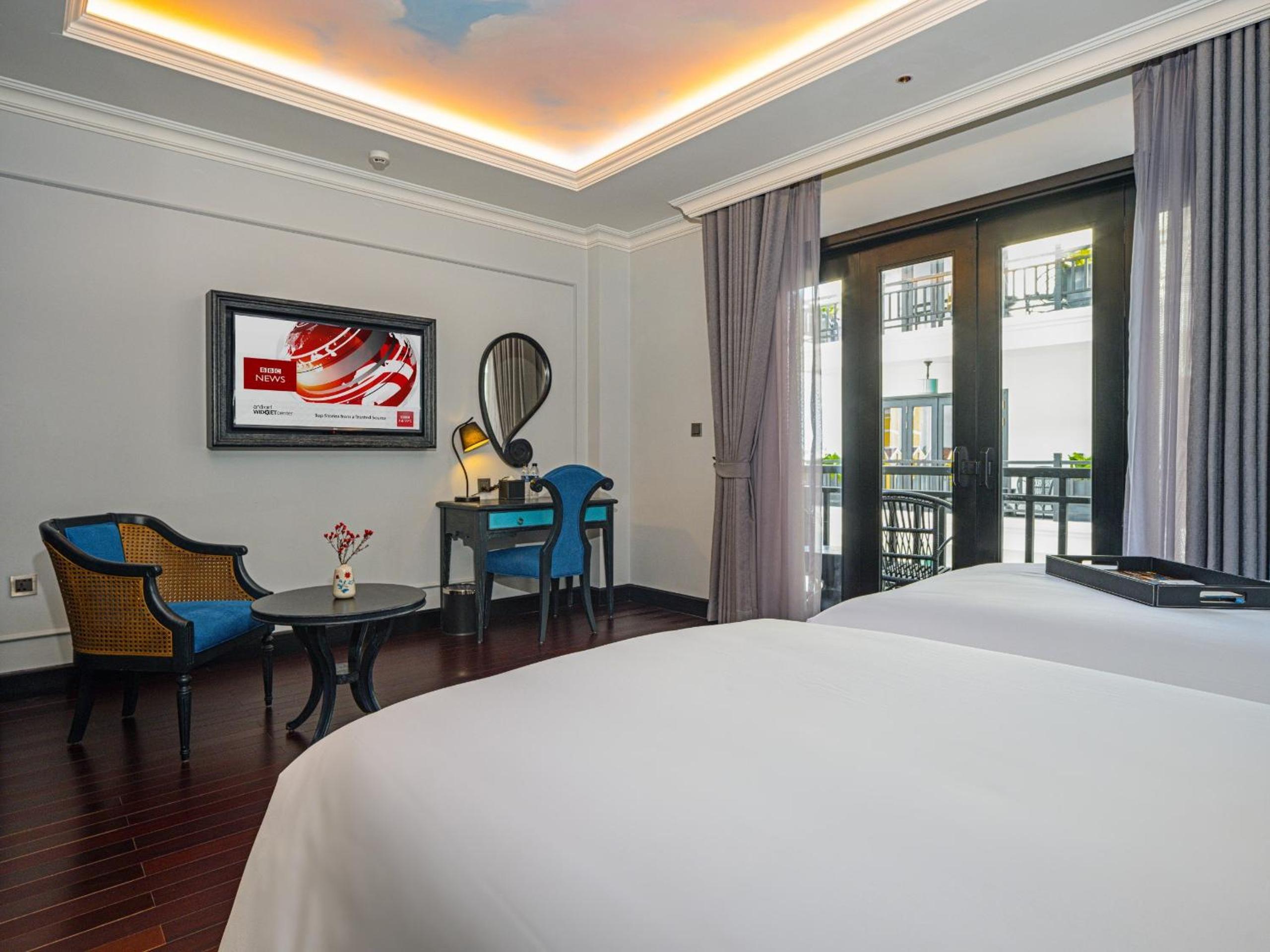 Premium Twin Pool View With Balcony - Photo 3