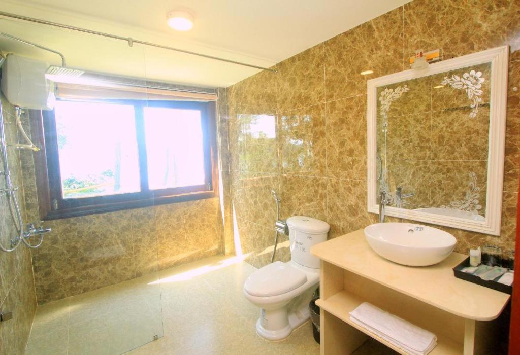 Twin Room with Lake View photo 2