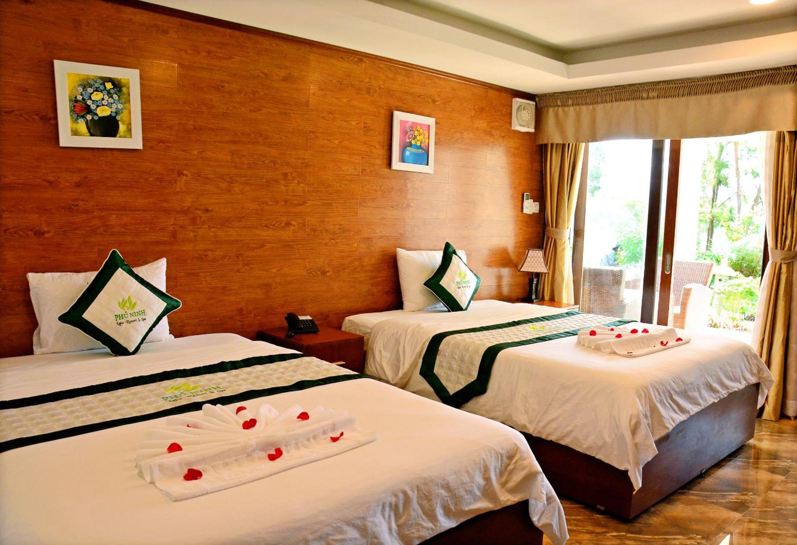 Twin Room with Lake View photo 1