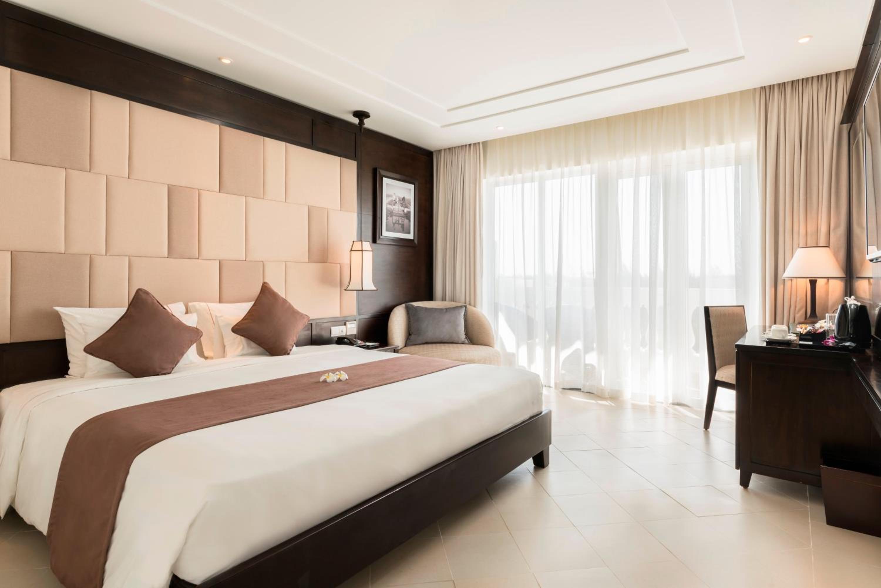 Deluxe Room with Garden View - Photo 1