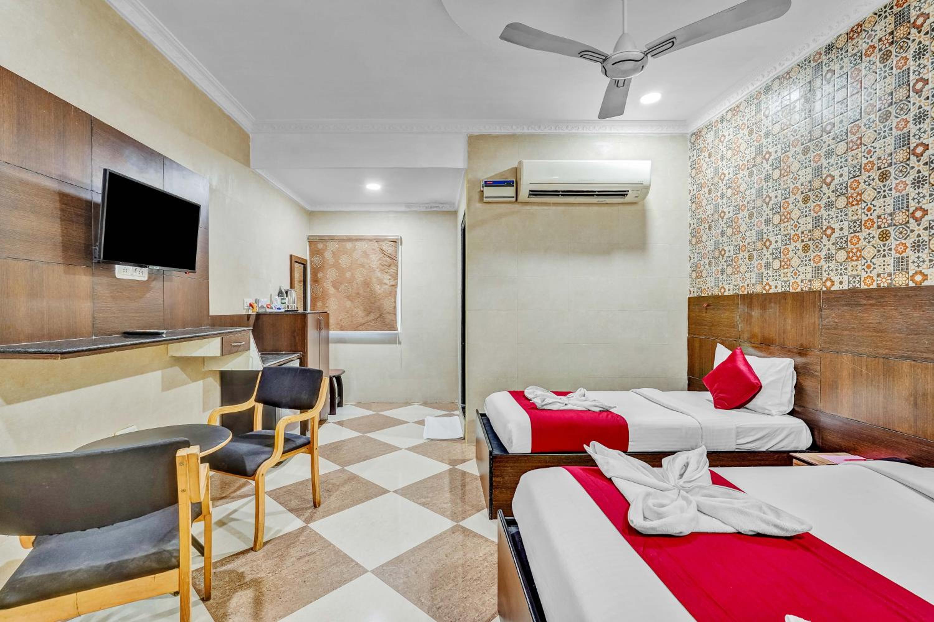 Suite Room (AC) photo 3