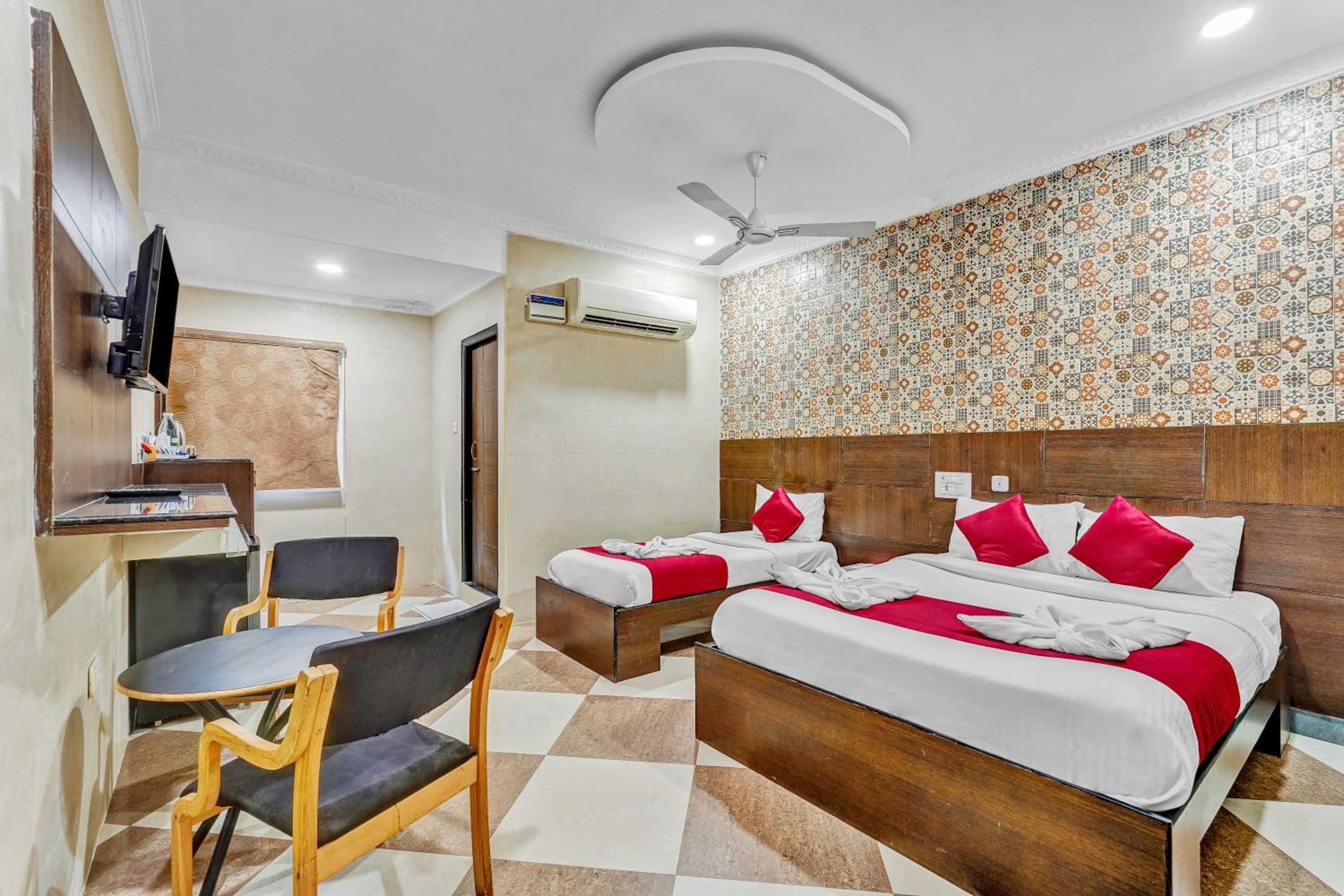 Suite Room (AC) photo 2
