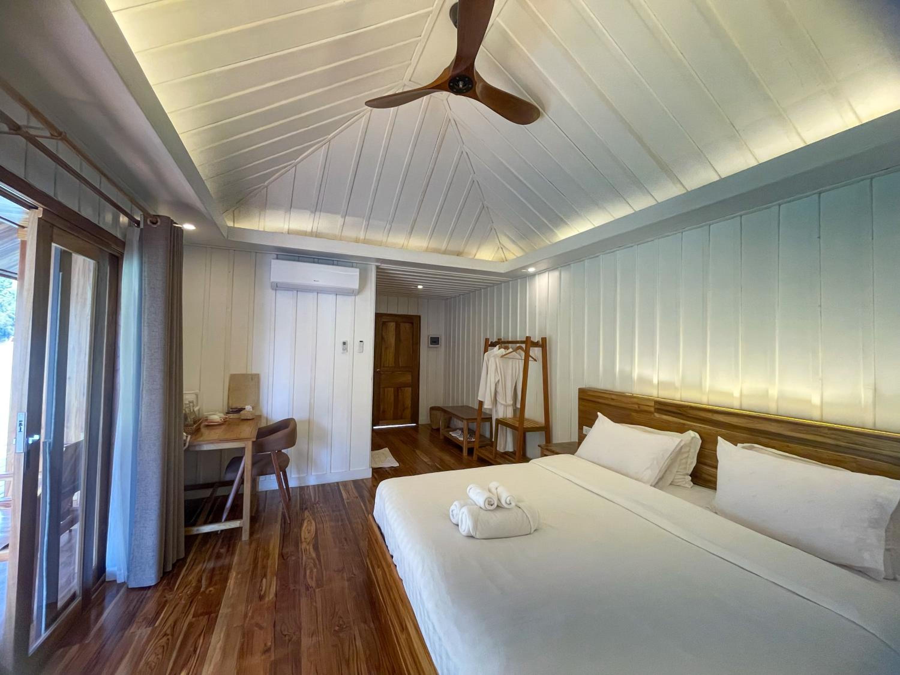 One-Bedroom Chalet with River and Mountain View  photo 2