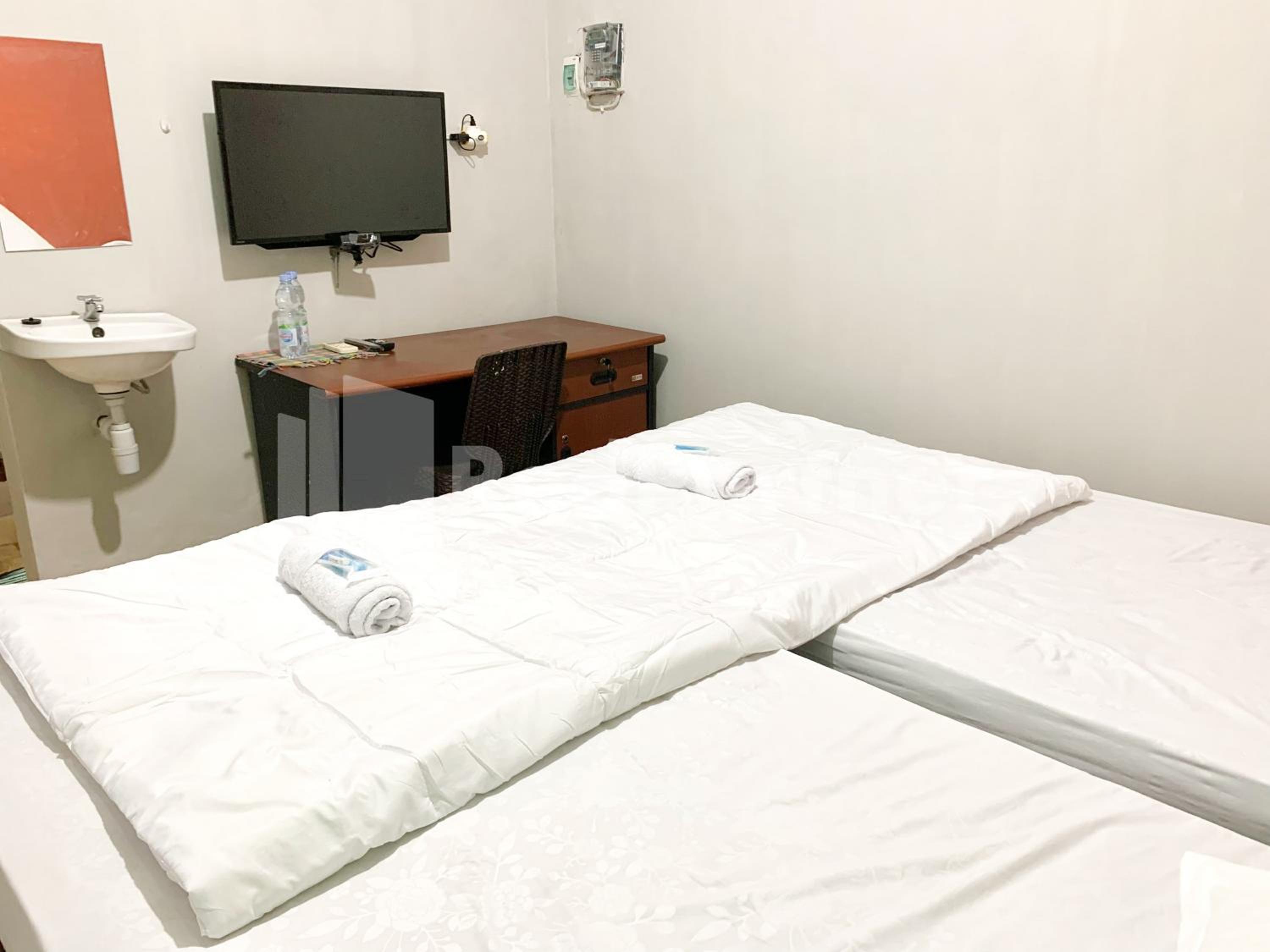 Standard Twin Room - Photo 3