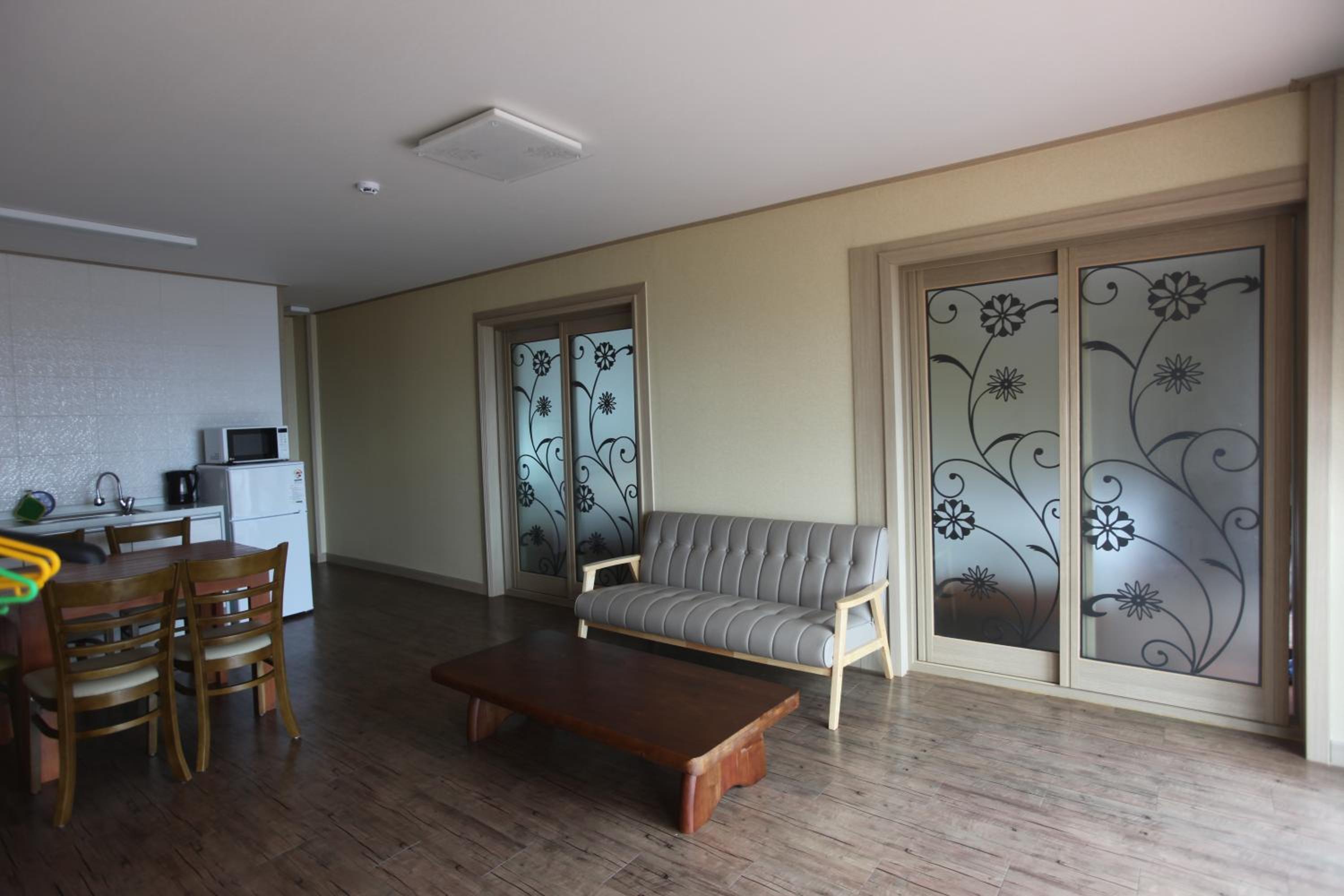Two-Bedroom Apartment - Photo 6