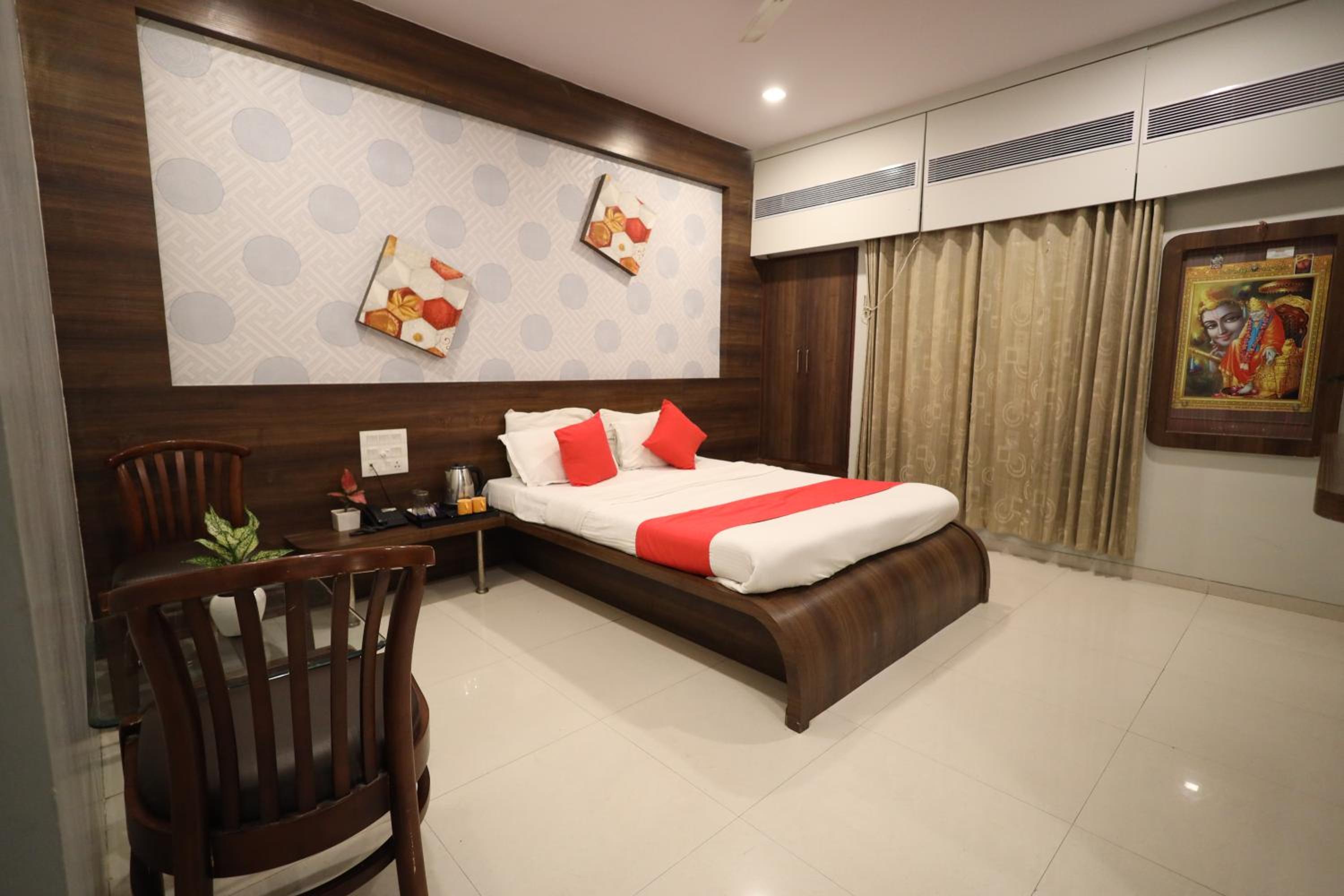 Deluxe Room - Photo 15