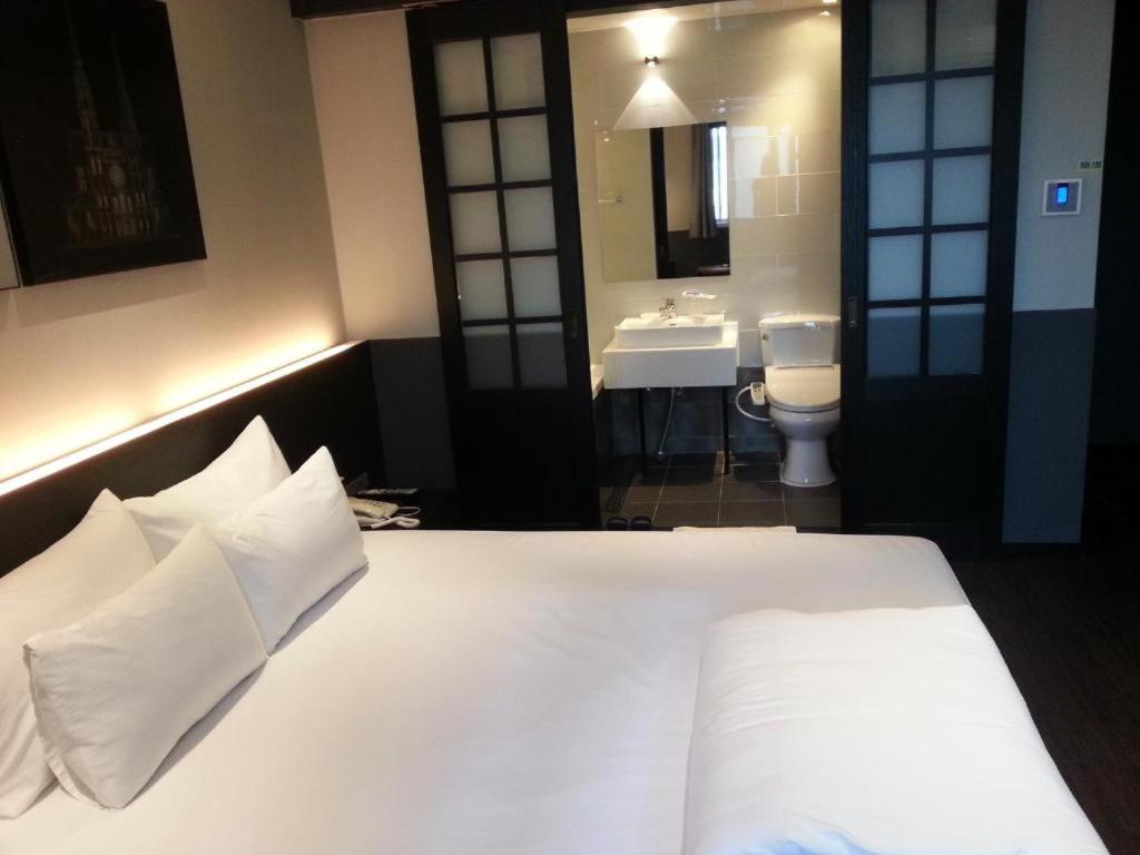 Standard Double Room - Photo 1