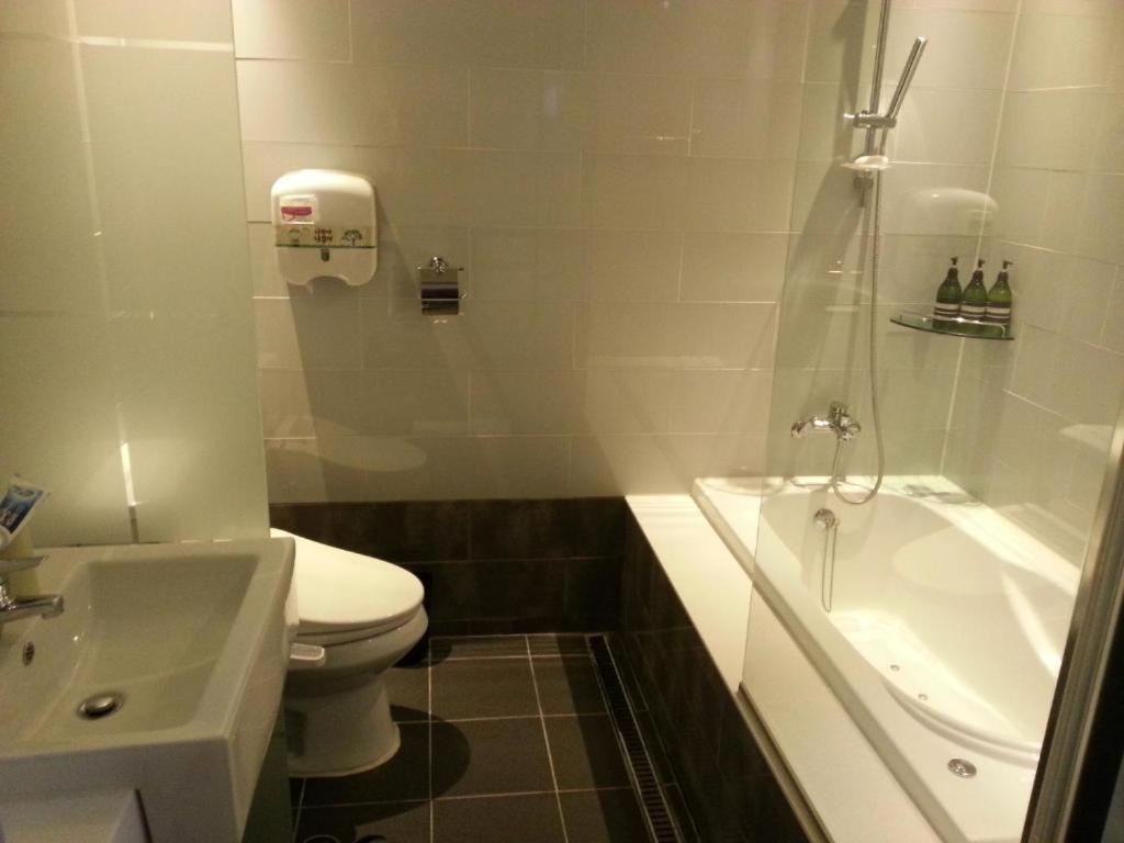 Deluxe Twin Room - Photo 2