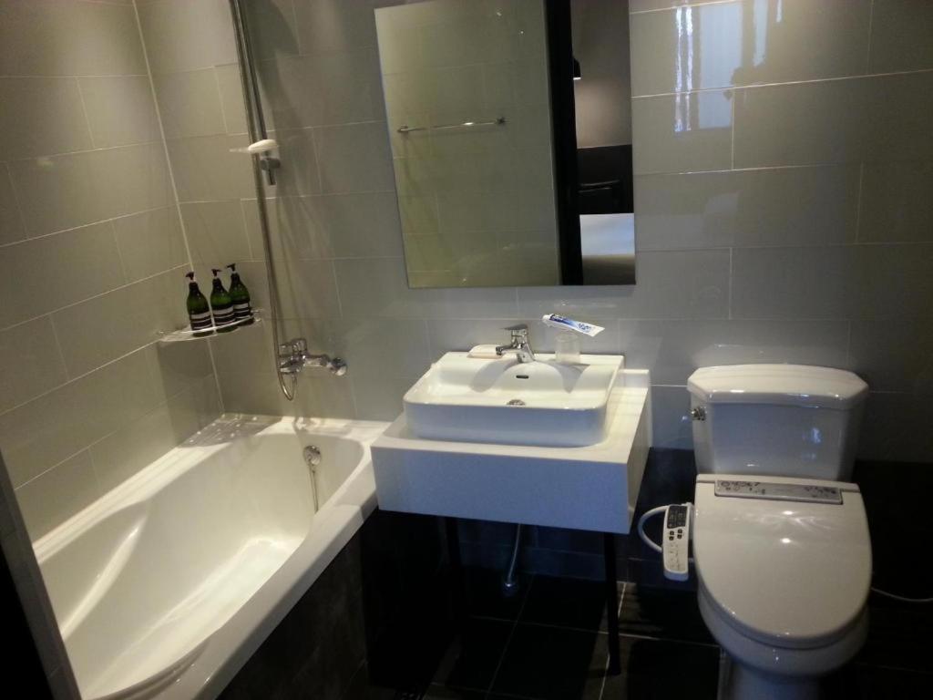 Standard Double Room - Photo 4