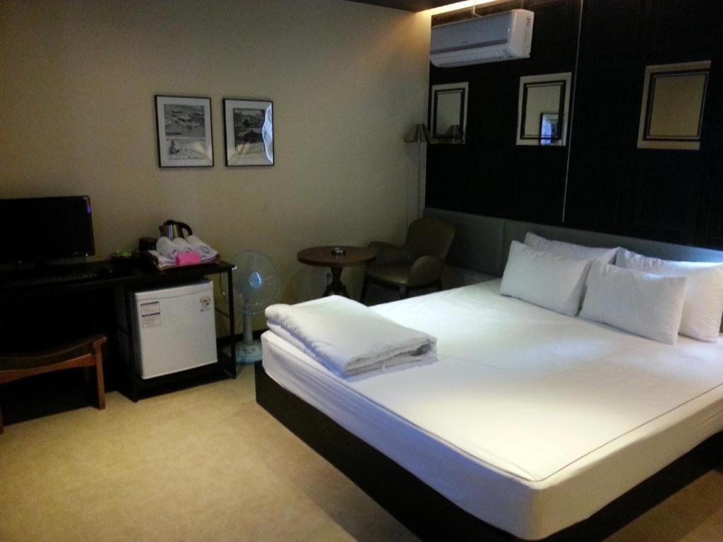 Standard Double Room - Photo 2