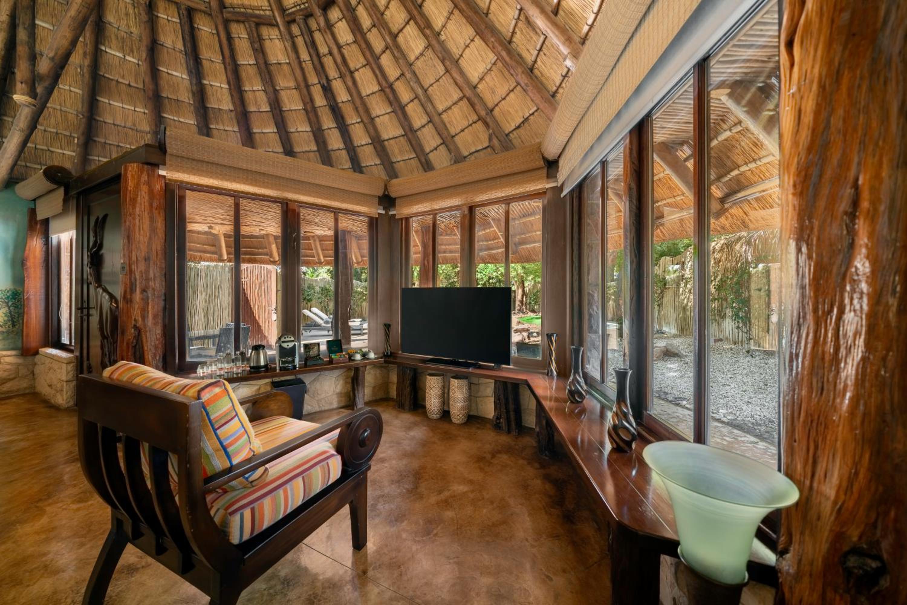 Terrace Villa with Private Pool and Garden - Photo 7