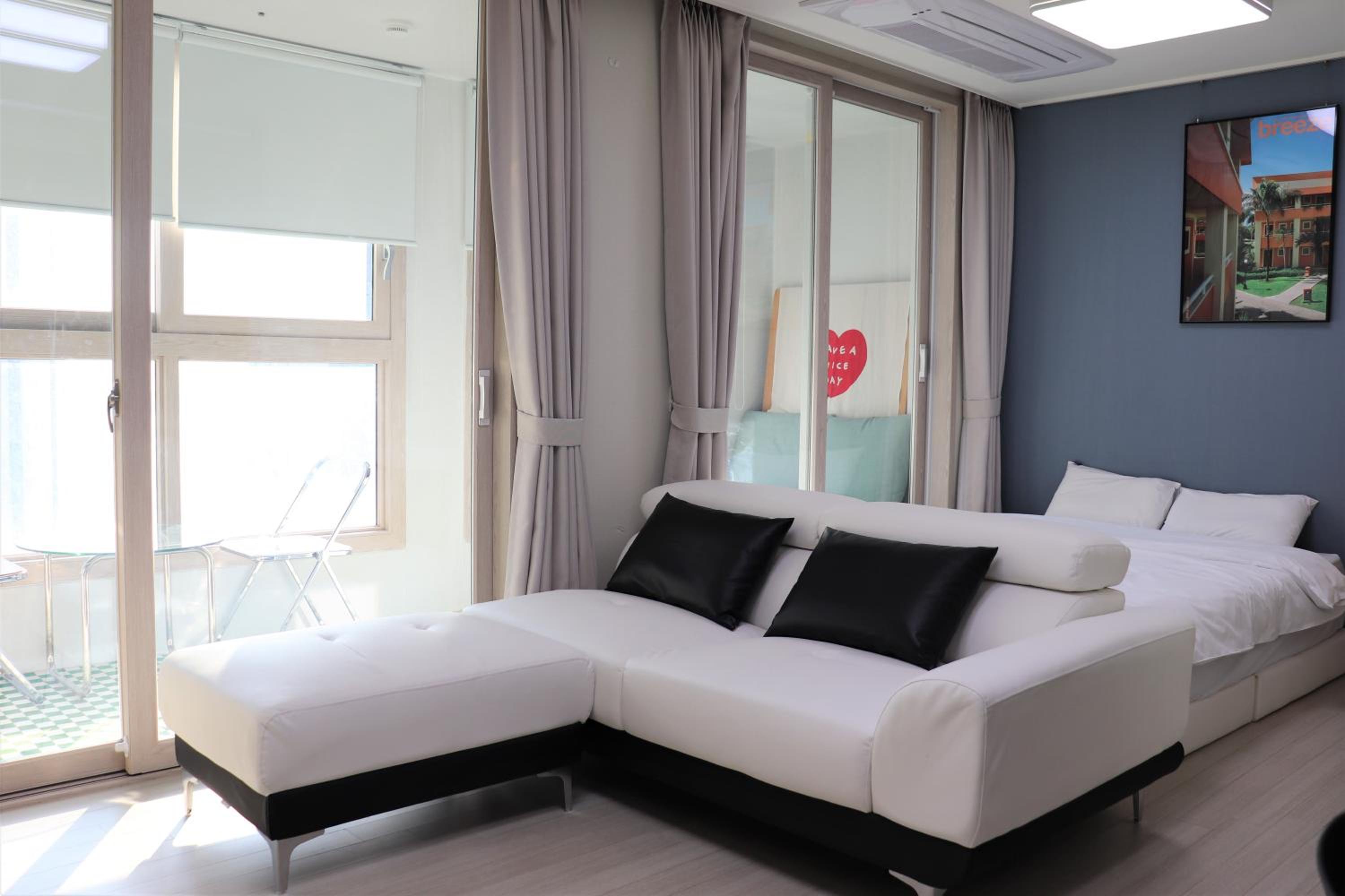 Suite - Photo 2