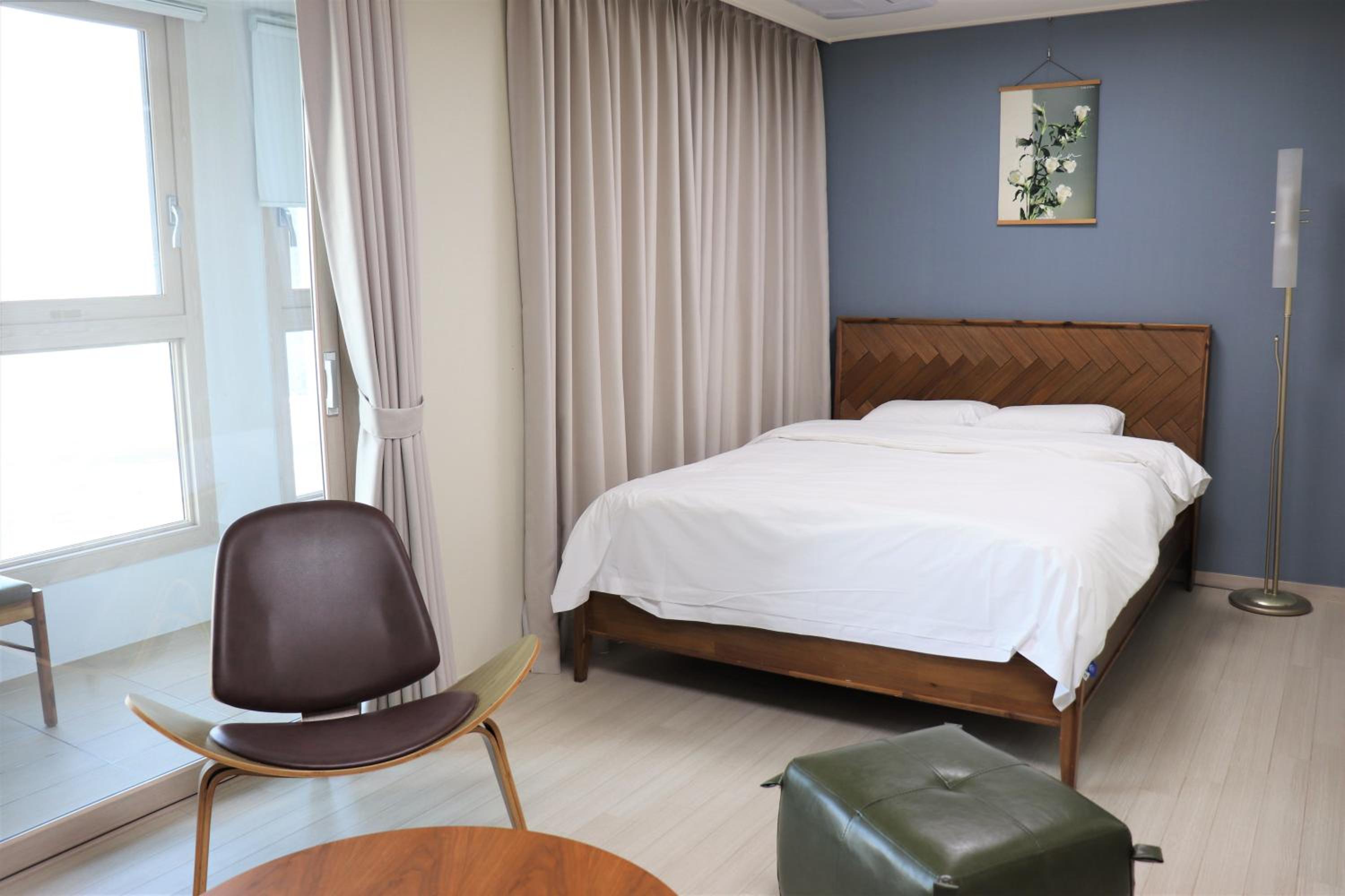Suite - Photo 17