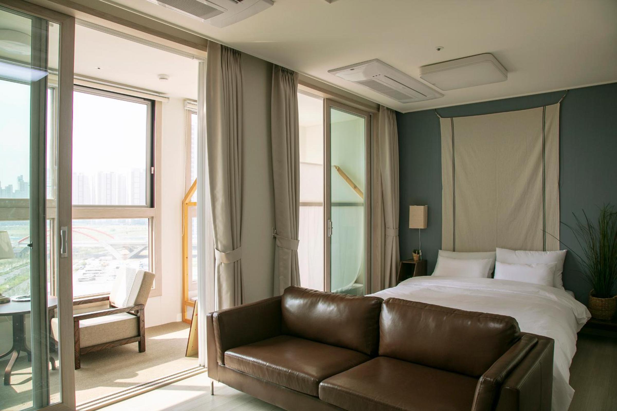 Suite - Photo 5