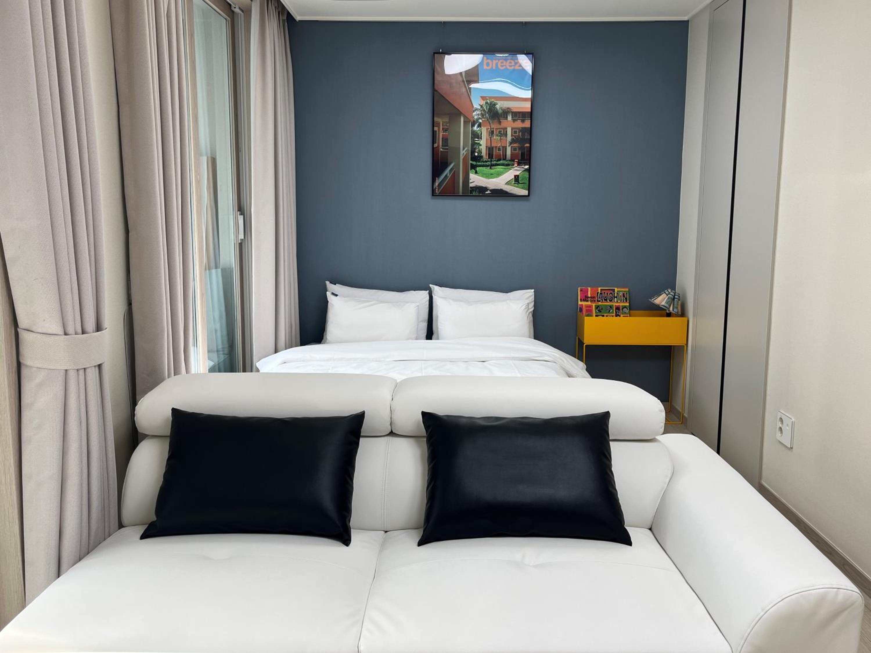 Suite - Photo 18