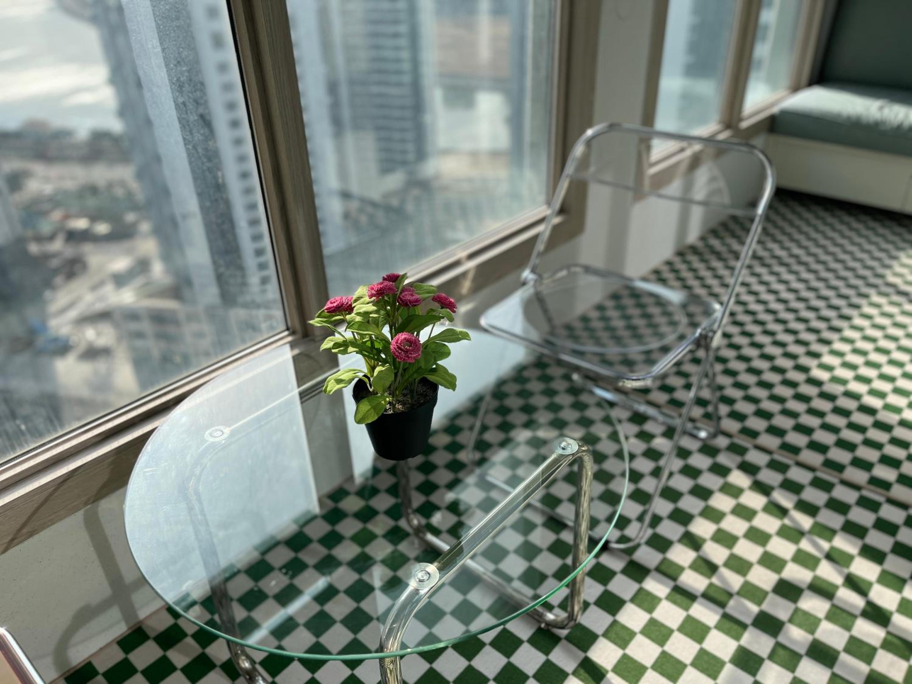 Suite - Photo 22