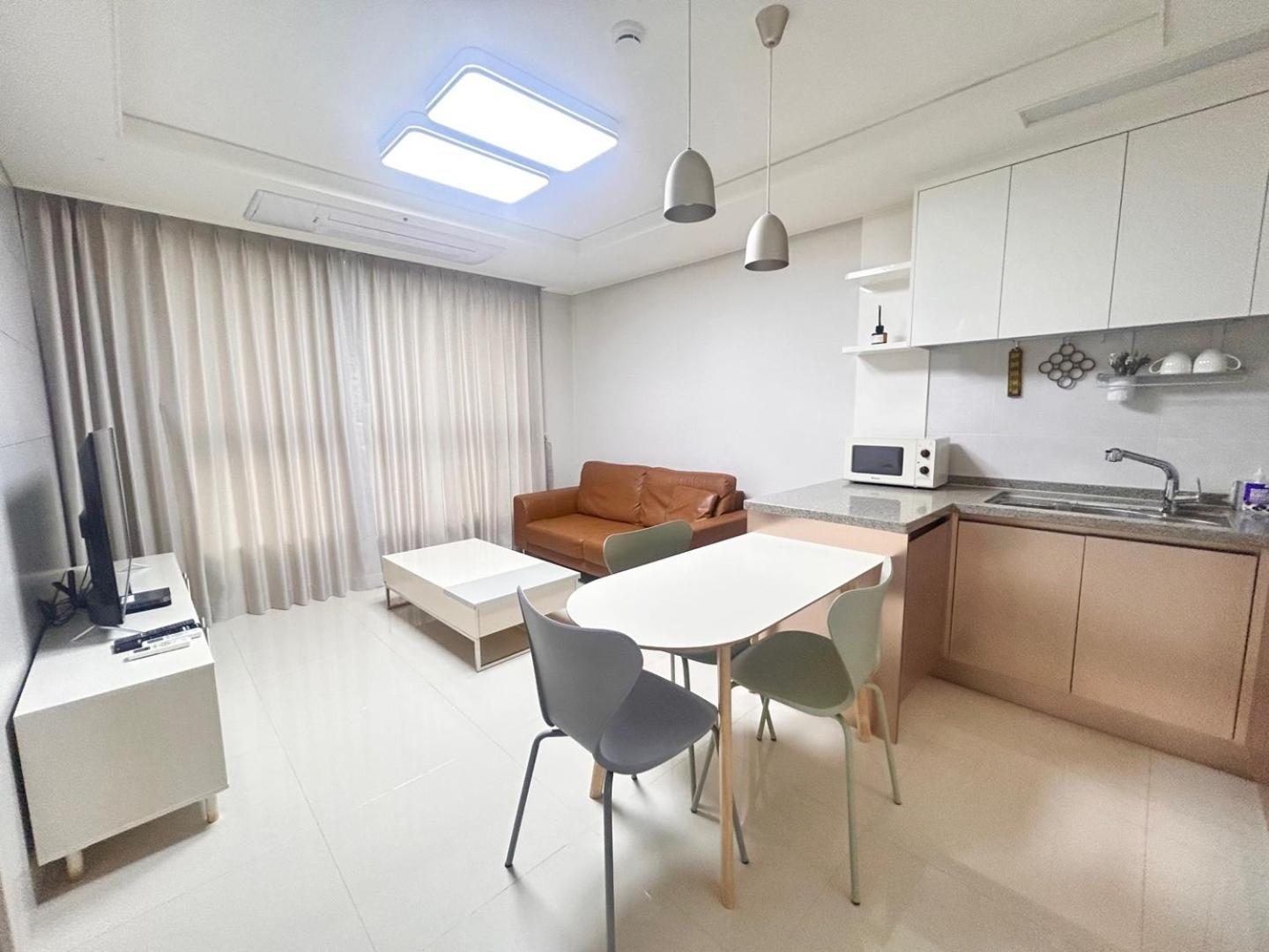 Family Room - Photo 10