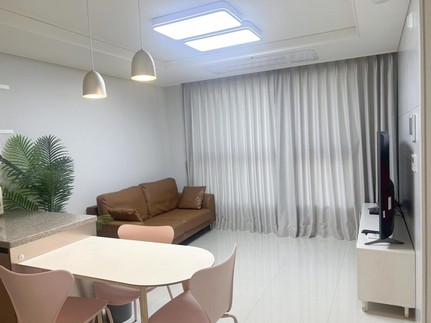 Family Room - Photo 6