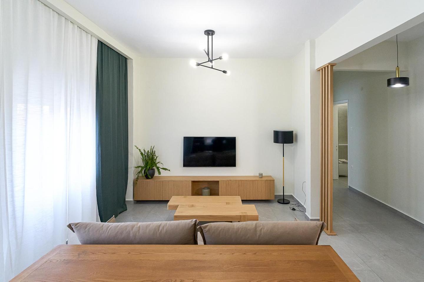 One-Bedroom Apartment photo 1