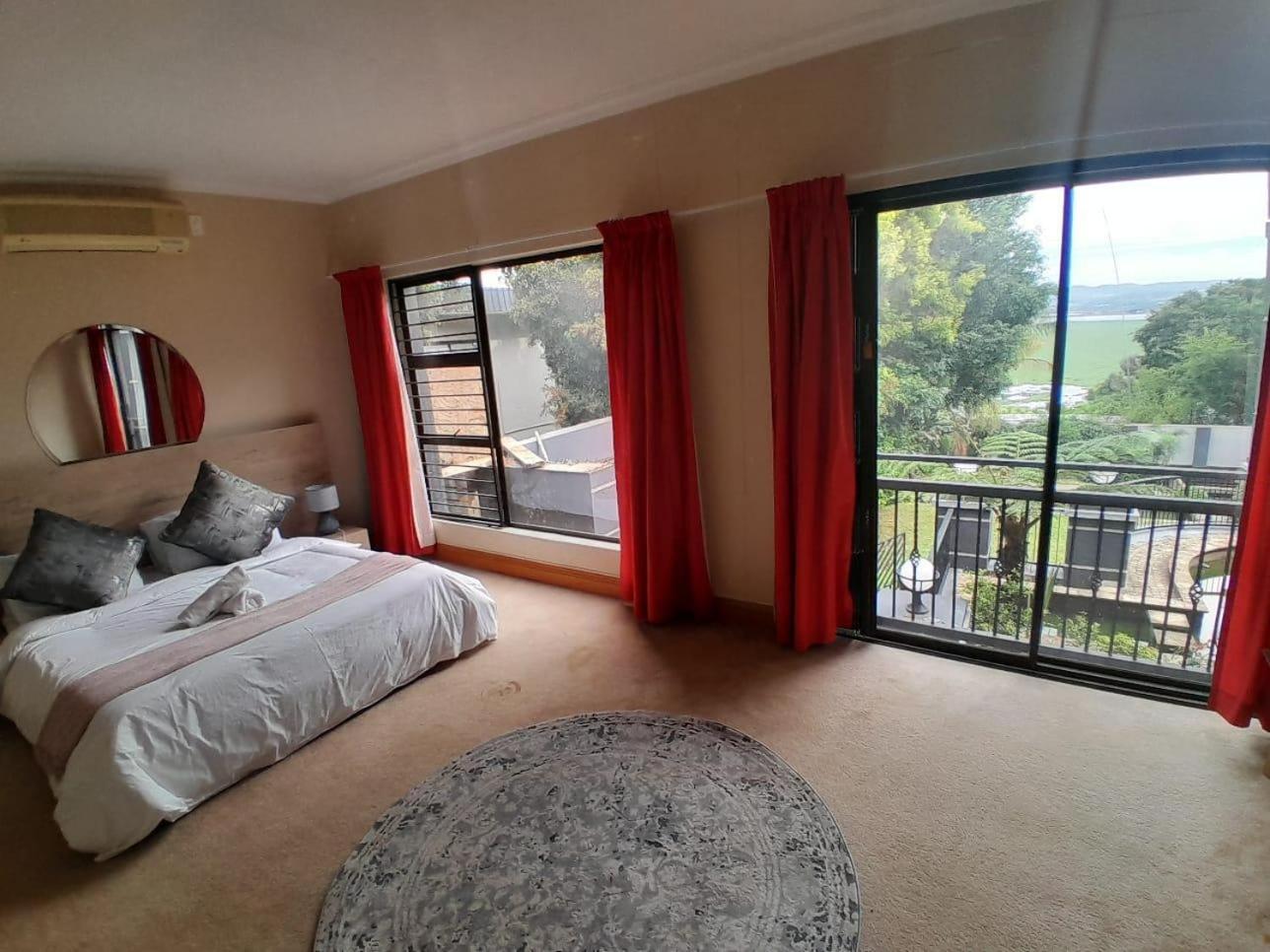 Honeymoon Suite photo 2