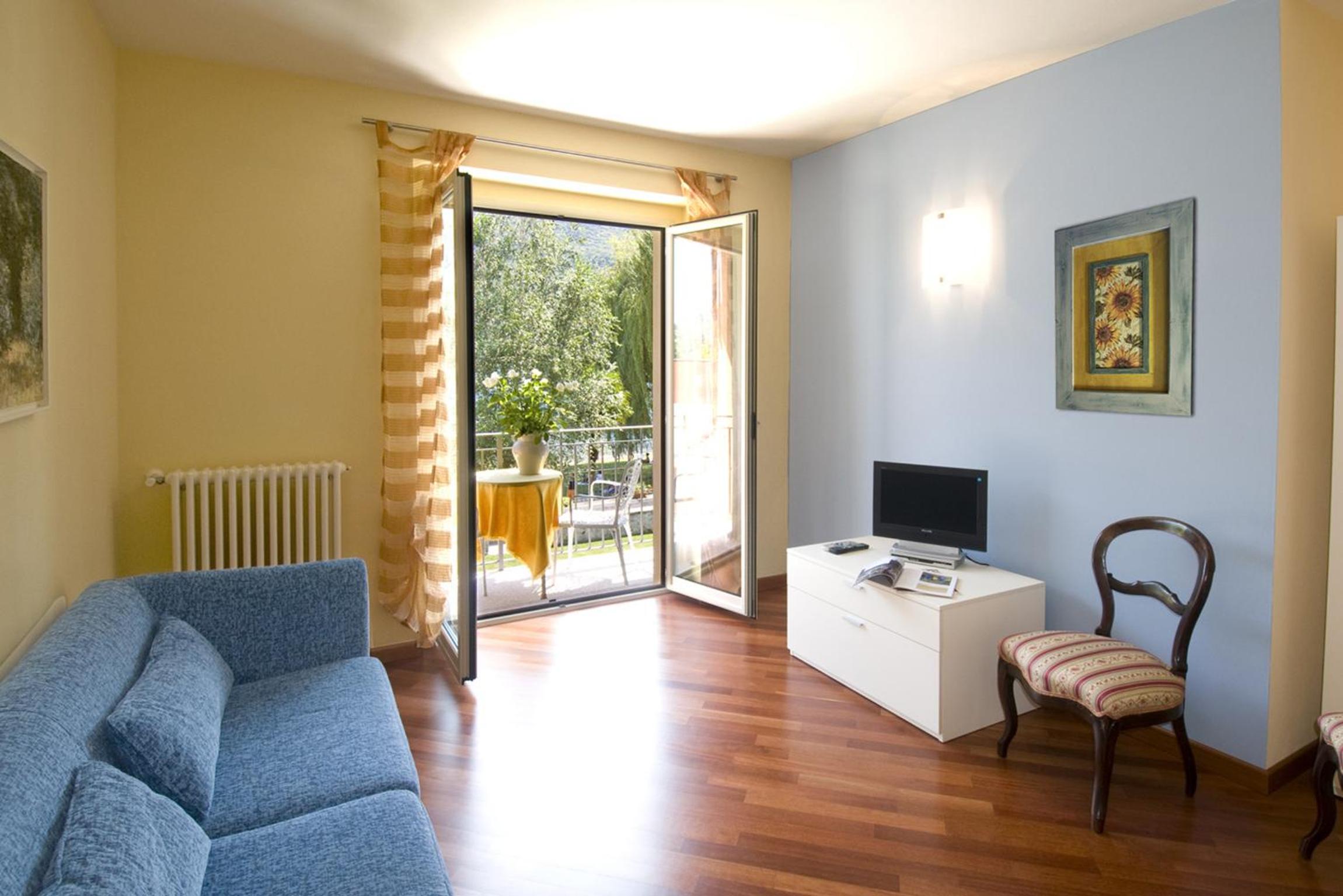 One-Bedroom Apartment with Lake View - Annex - Photo 13