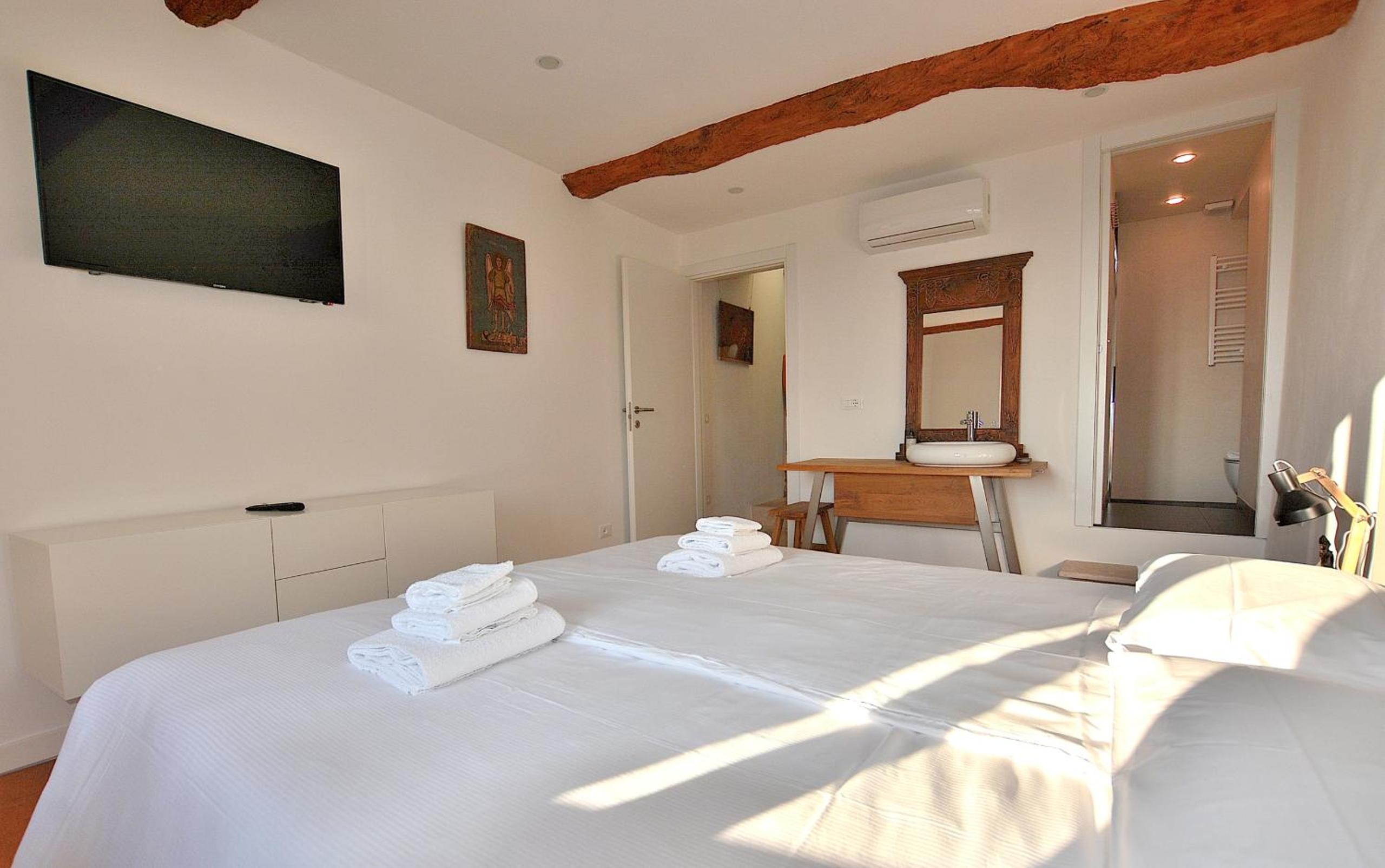 Apartment with Terrace photo 2
