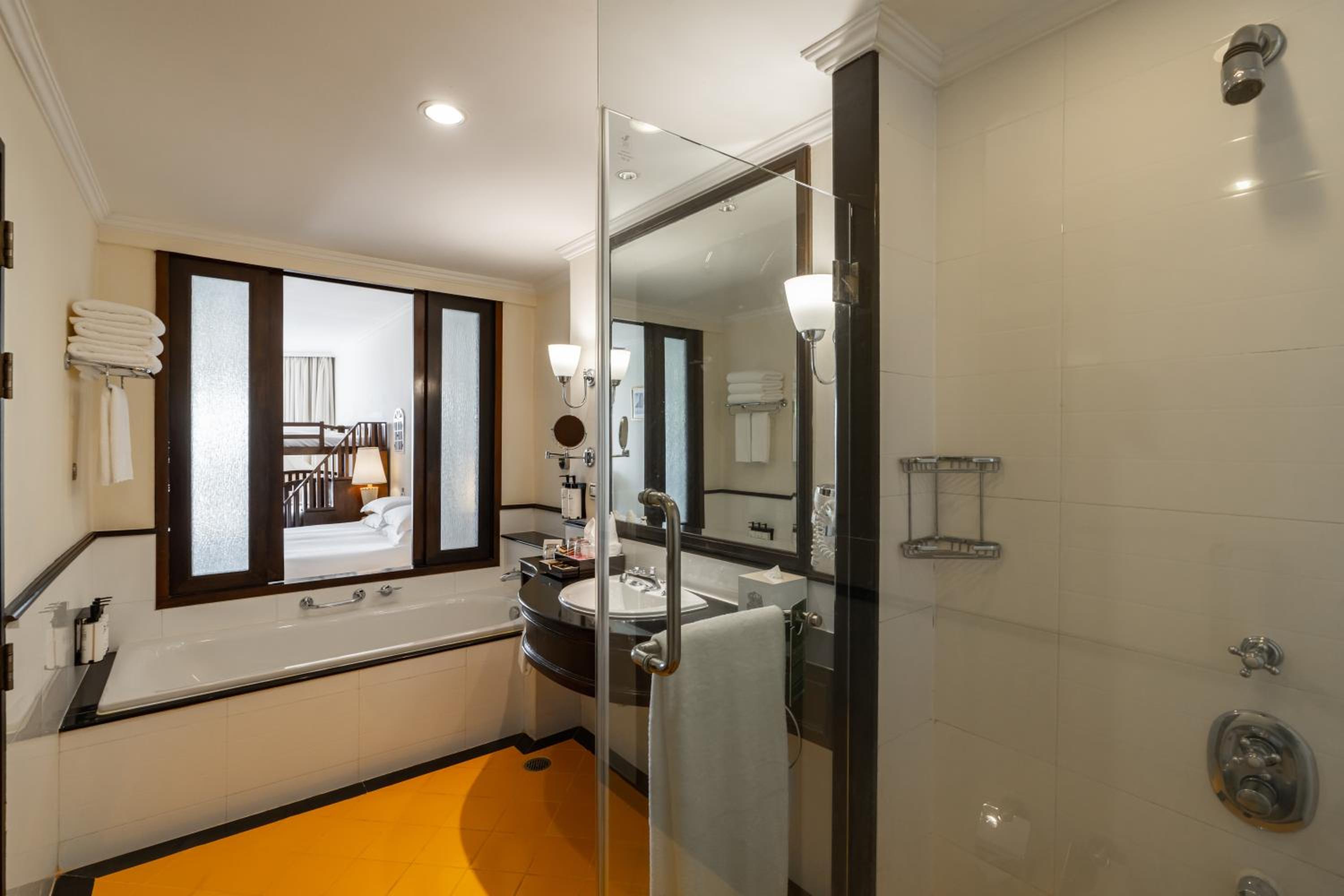 Family Room with Private Balcony - Photo 3