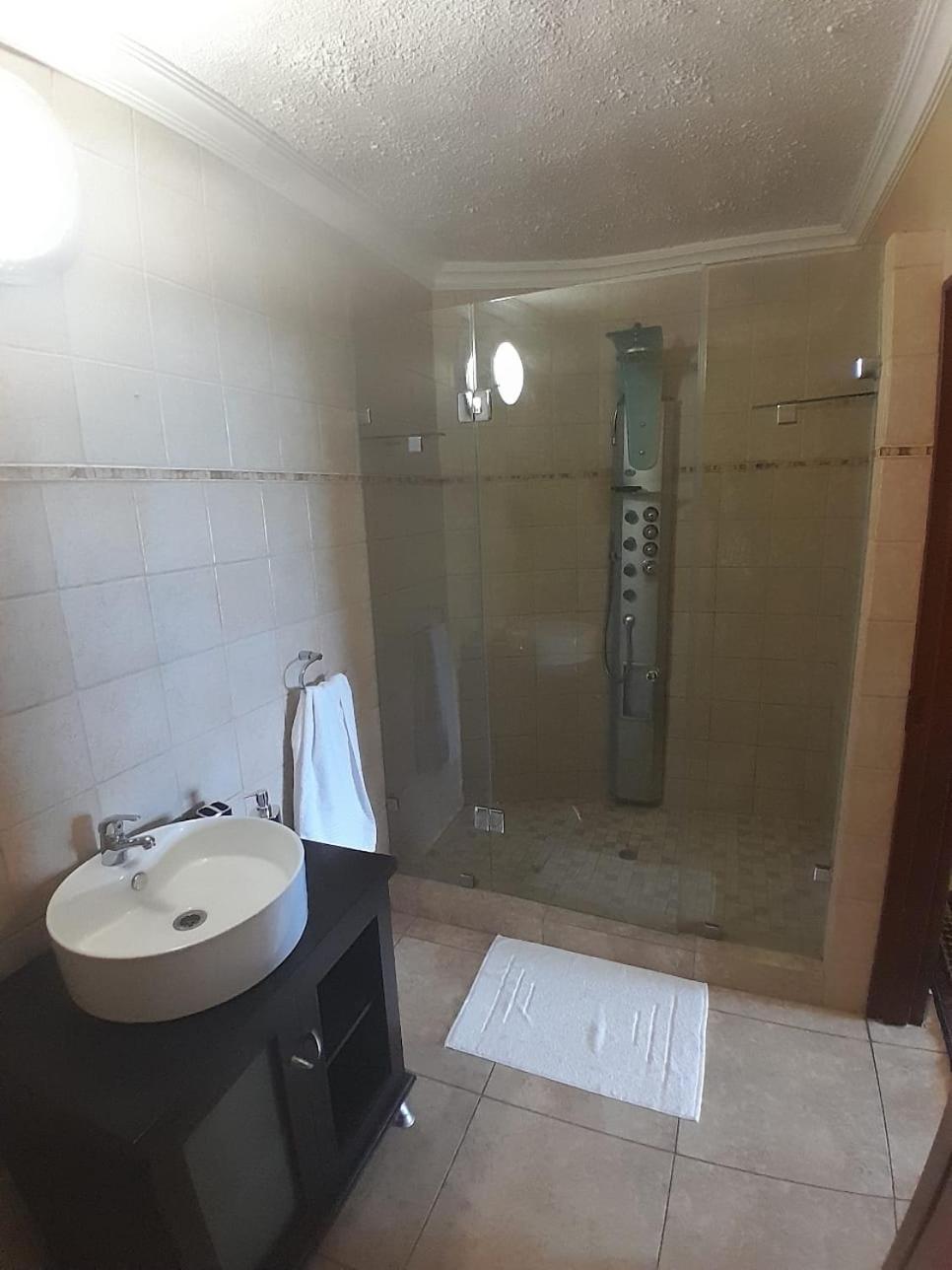 Double Room with Shared Bathroom photo 3
