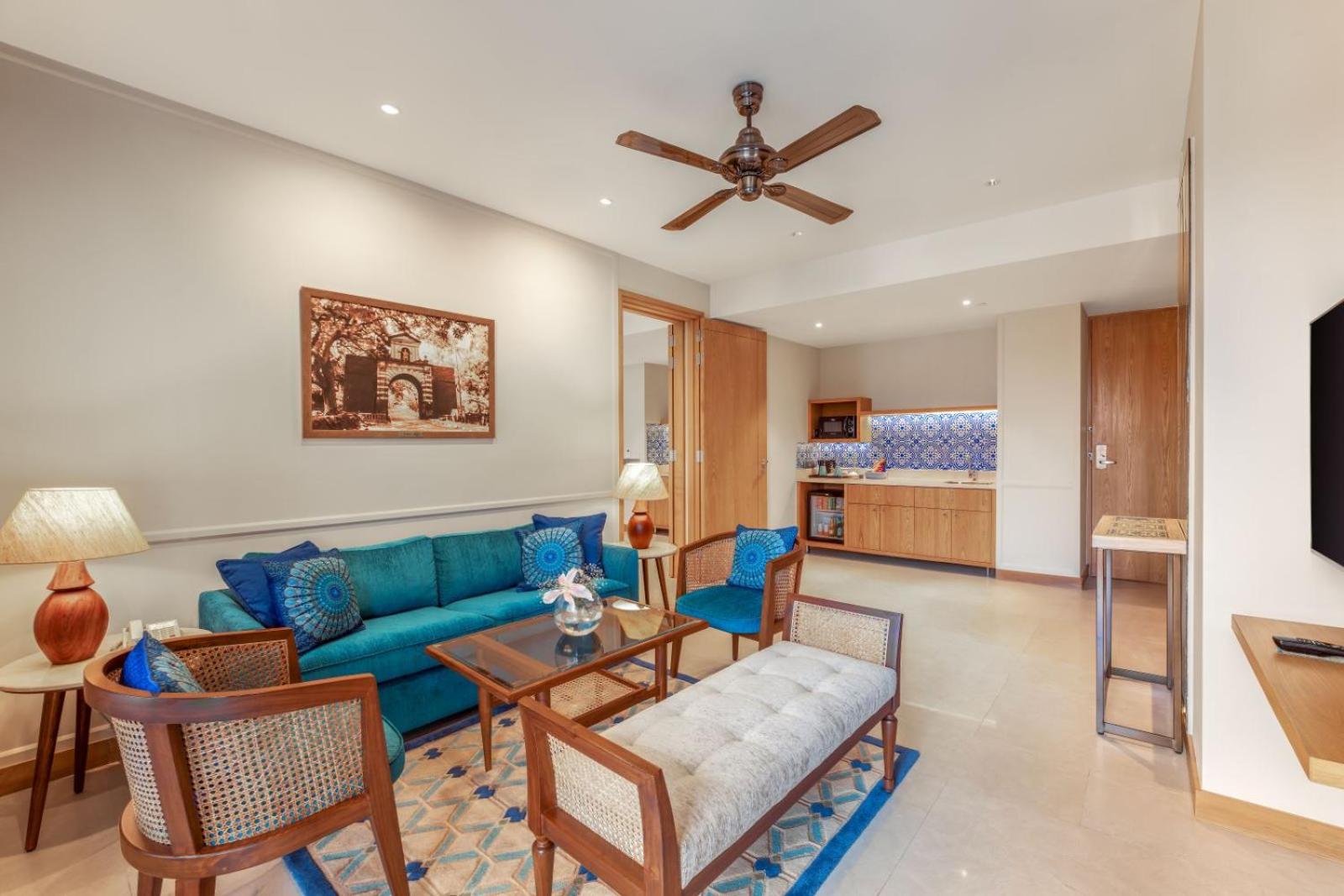 Astor Suite (Balcony with Pool View) – High Tea from 4pm to 6pm and Complimentary Liquor from 6pm to 8pm @ Deck 88, 15% off on Food & Beverages with a-la-carte selection