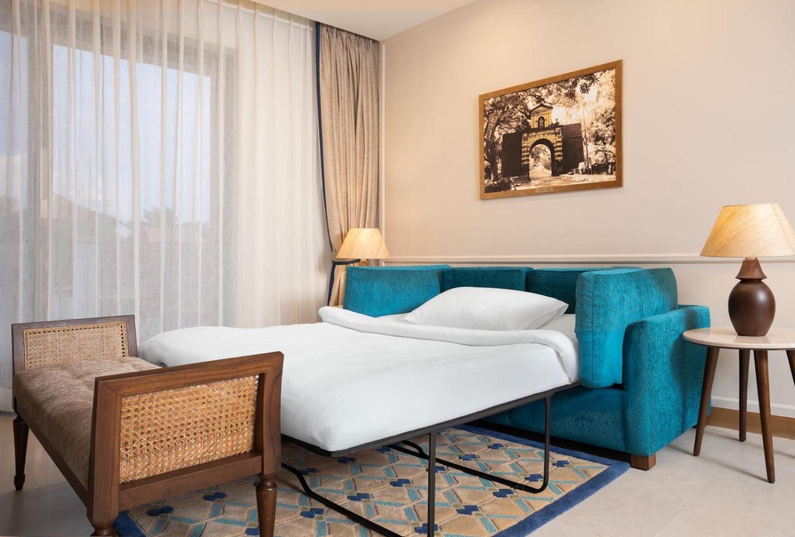 Astor Suite (Balcony with Pool View) – High Tea from 4pm to 6pm and Complimentary Liquor from 6pm to 8pm @ Deck 88, 15% off on Food & Beverages with a-la-carte selection