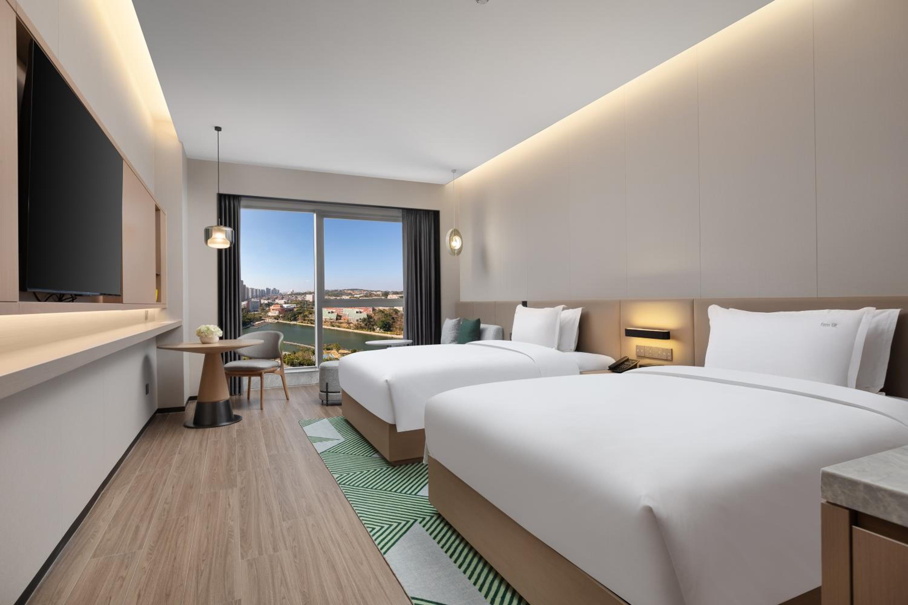 Queen Room with Two Queen Beds with Lakeview