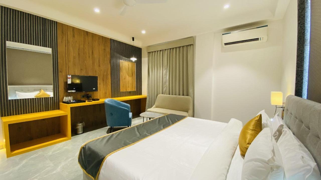 Superior King Suite