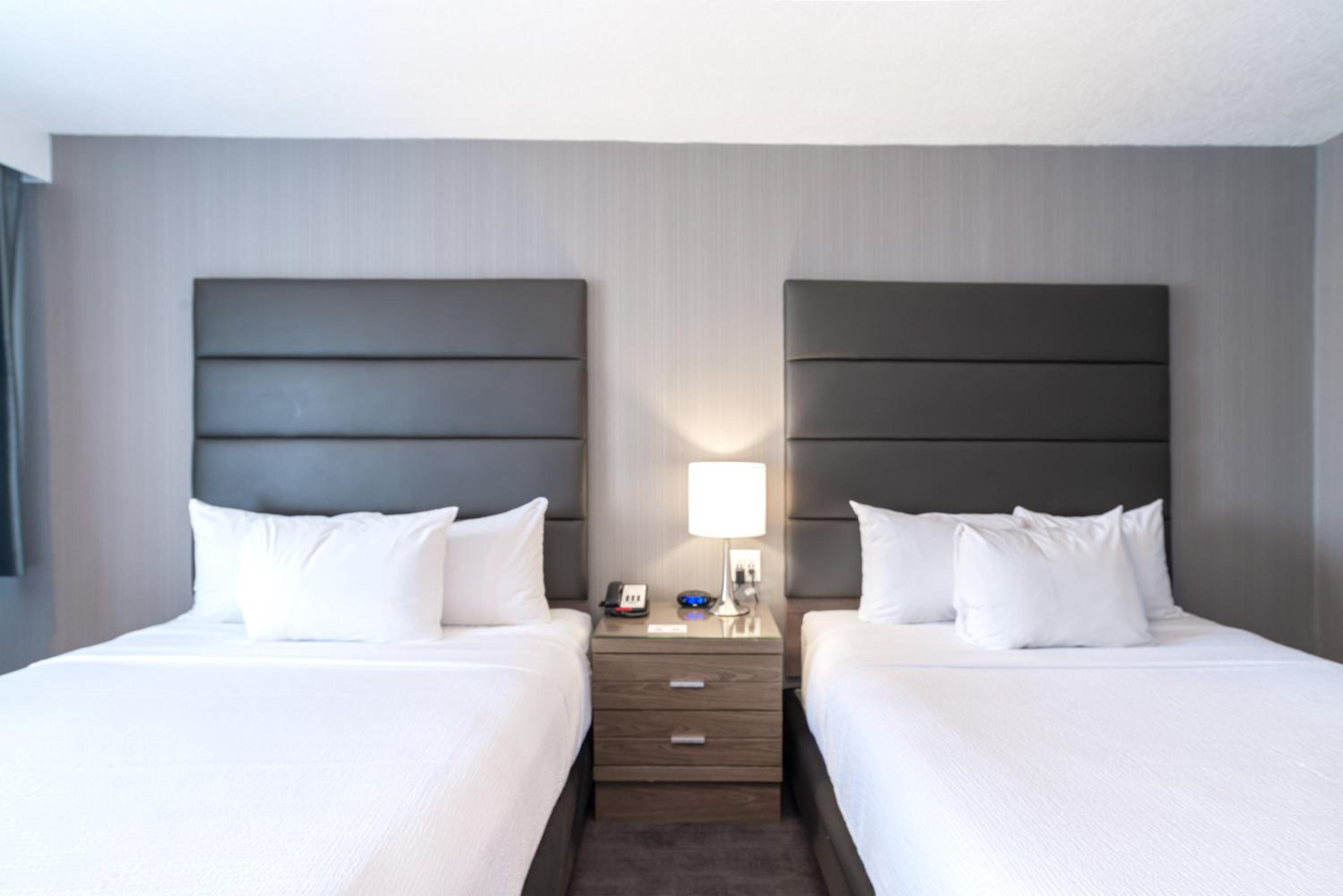 Standard Room, 2 Queen Beds - Photo 3