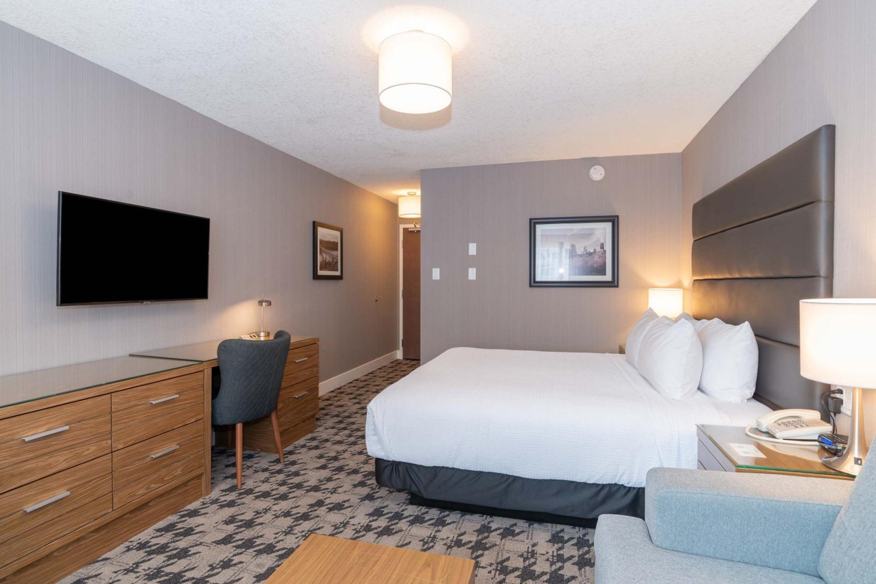 Standard Room, 1 King Bed, Sofa Bed - Photo 5