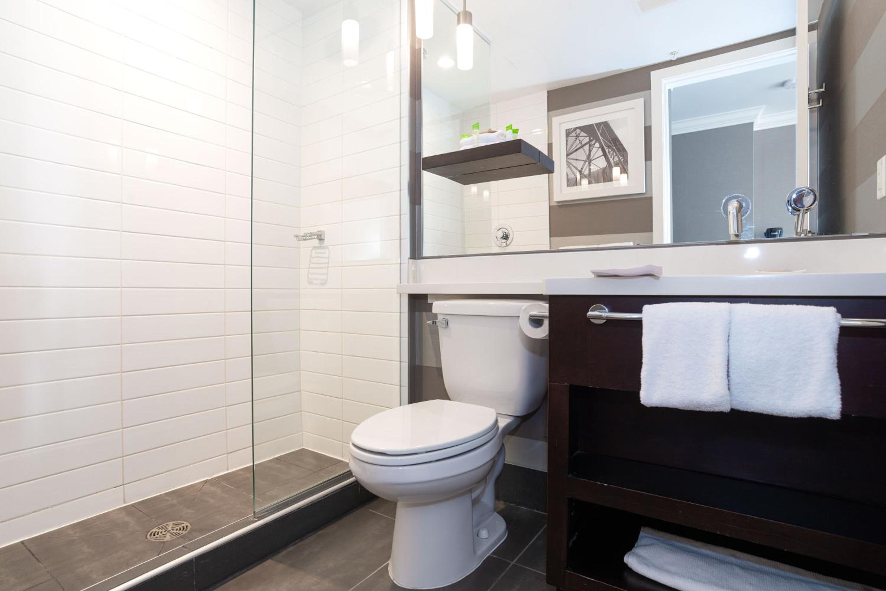 Tower Room, 1 King Bed, Kitchenette - Photo 2