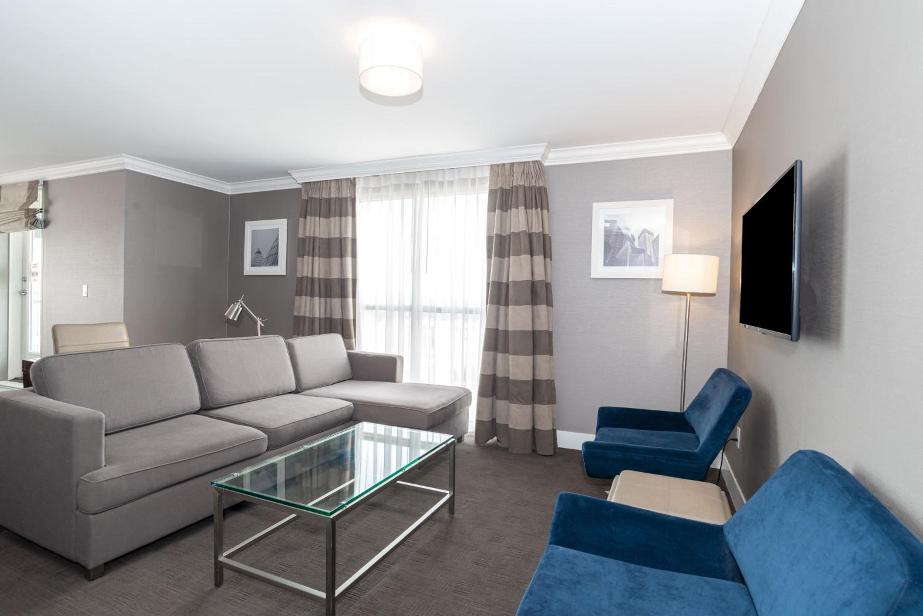 Tower Suite, 1 King Bed, Sofa Bed, Kitchen, W/D, Balcony photo 2