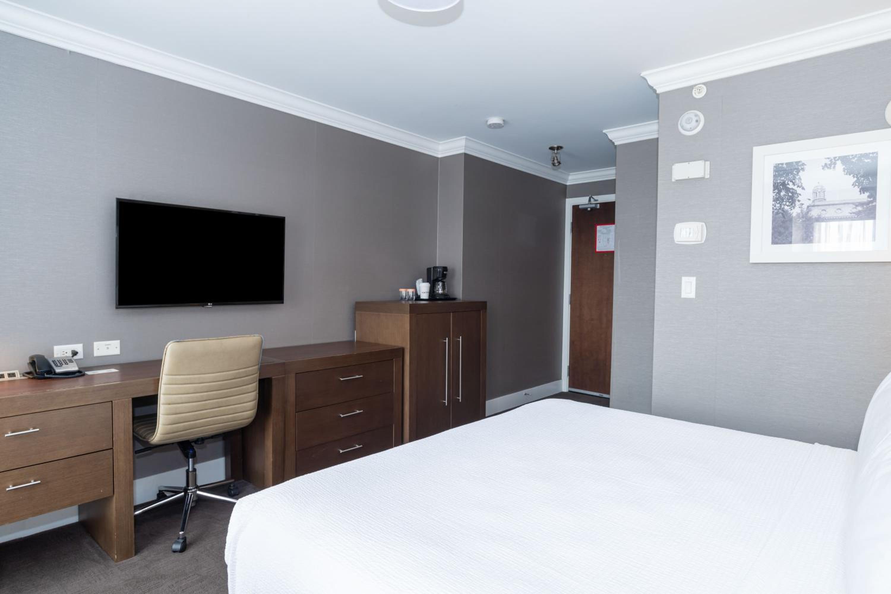 Tower Room, 1 King Bed, Balcony - Photo 5