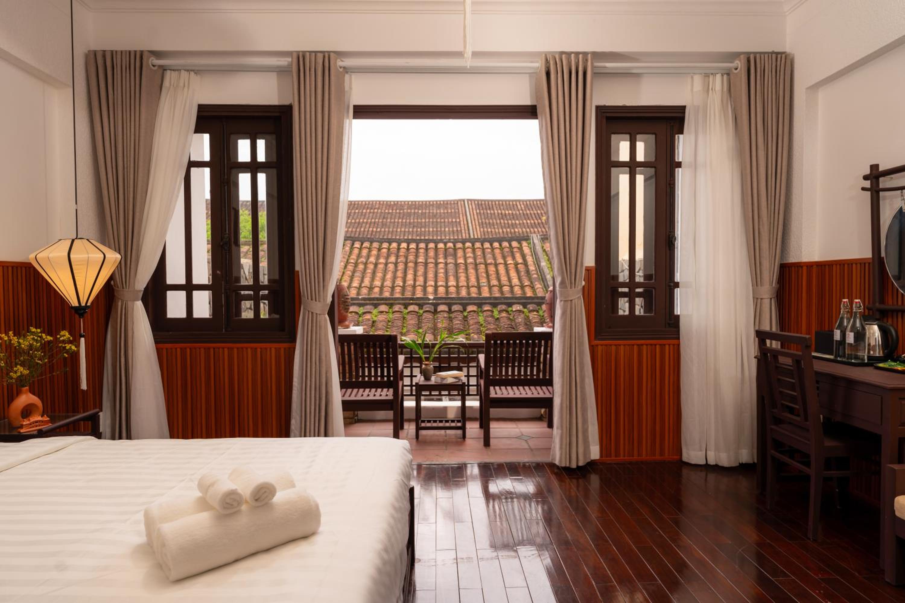 Deluxe Double Room with Balcony photo 3