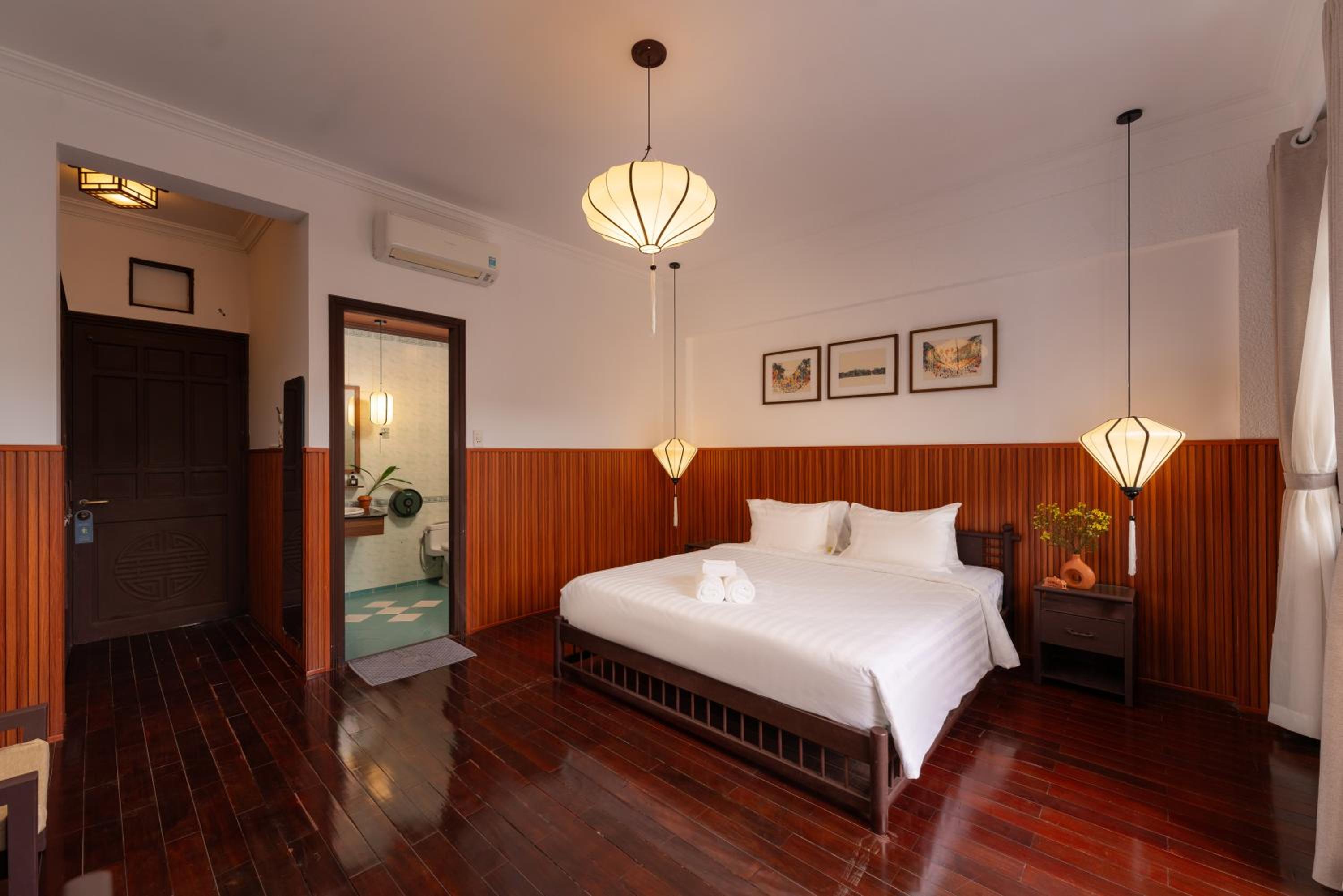 Deluxe Double Room with Balcony photo 2