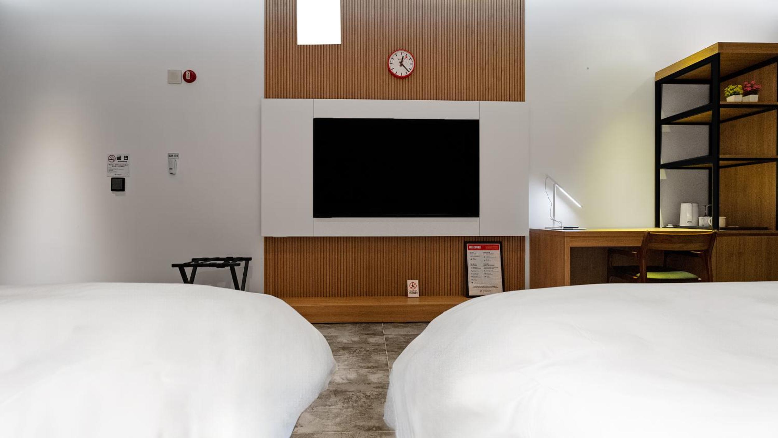 Standard Twin Room photo 3