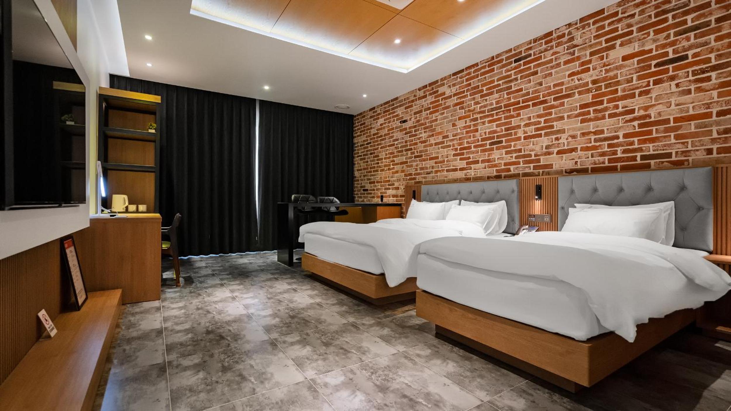 Standard Twin Room photo 2