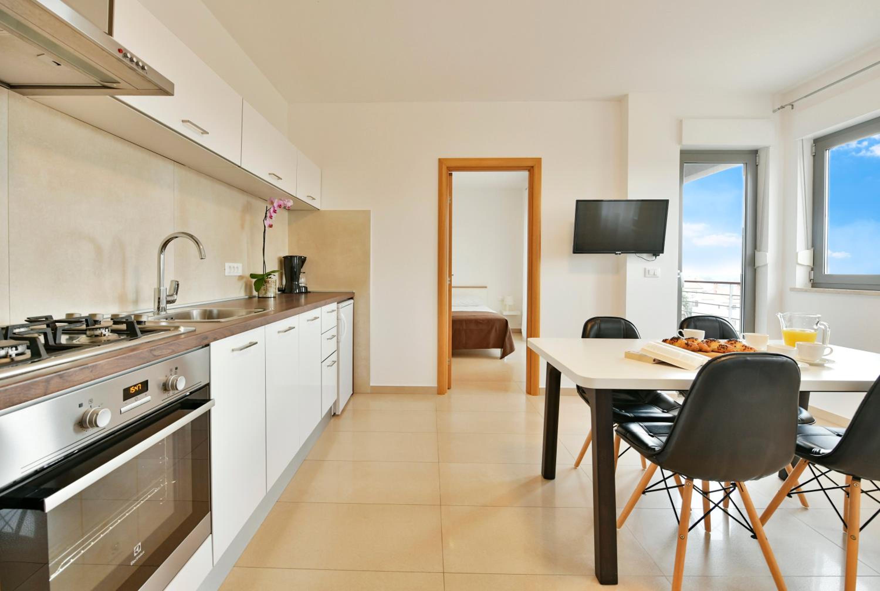 Apartment with Balcony photo 2