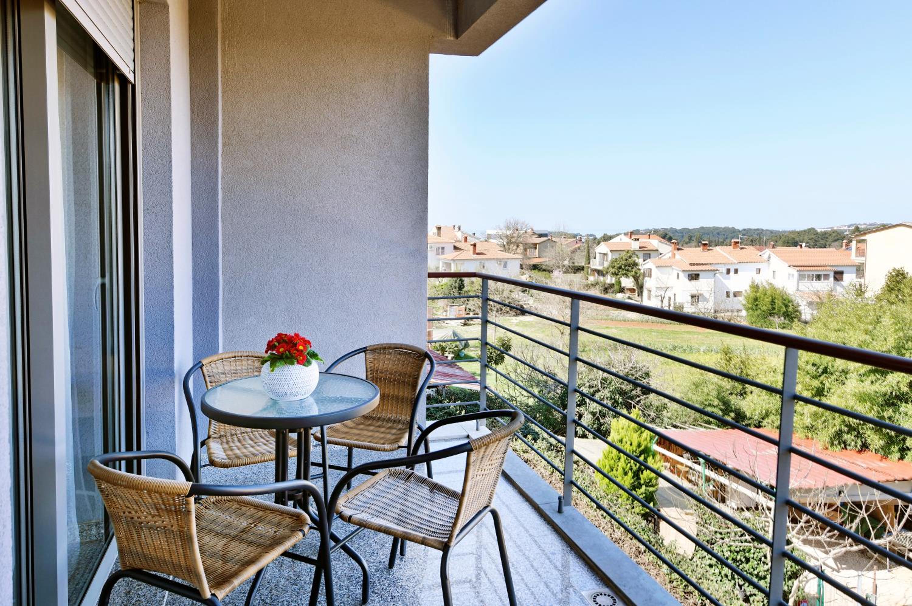 Apartment with Balcony photo 2