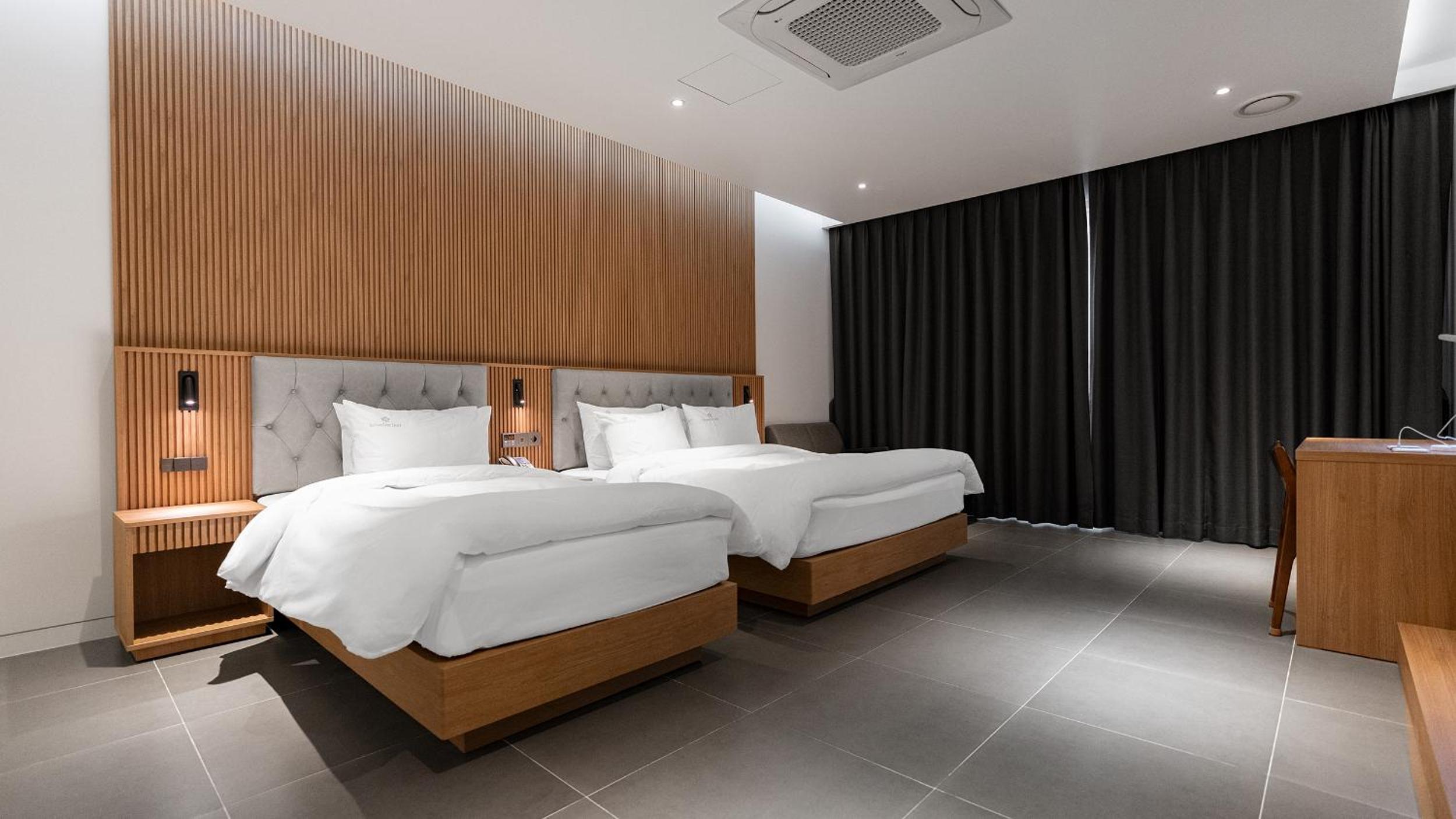 Deluxe Twin Room photo 2