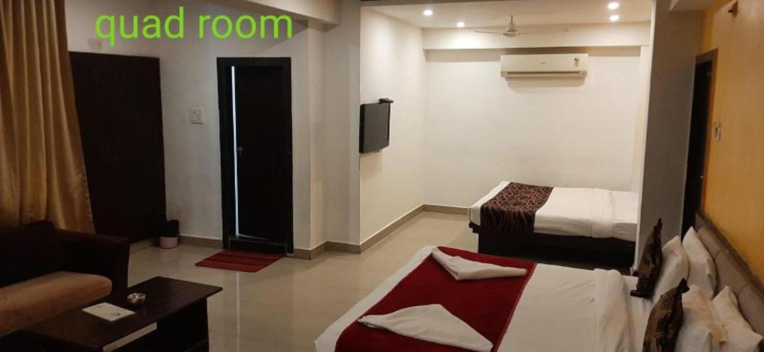 Quadruple Room - Photo 1