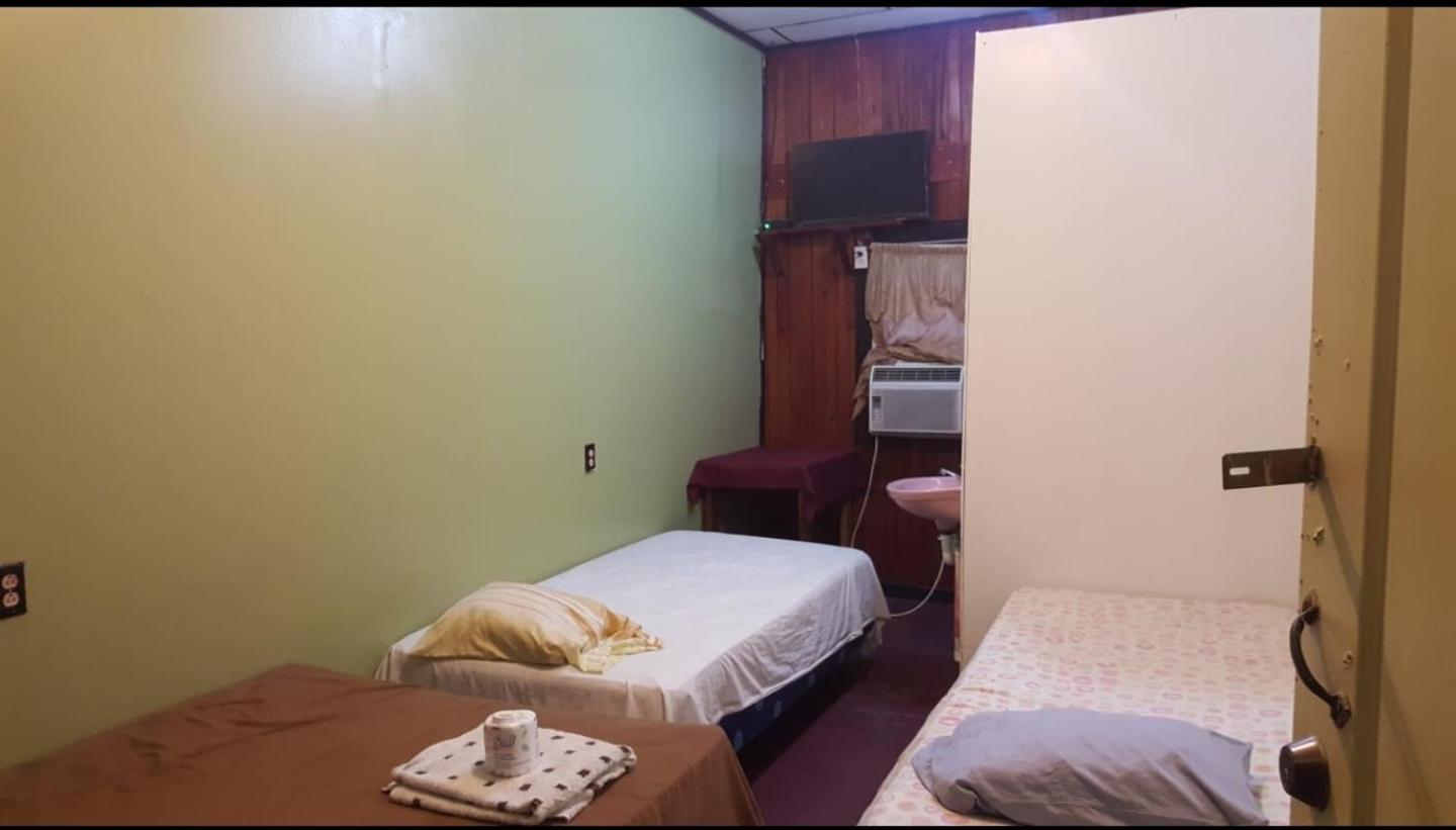 Twin Room With Private Bathroom photo 1