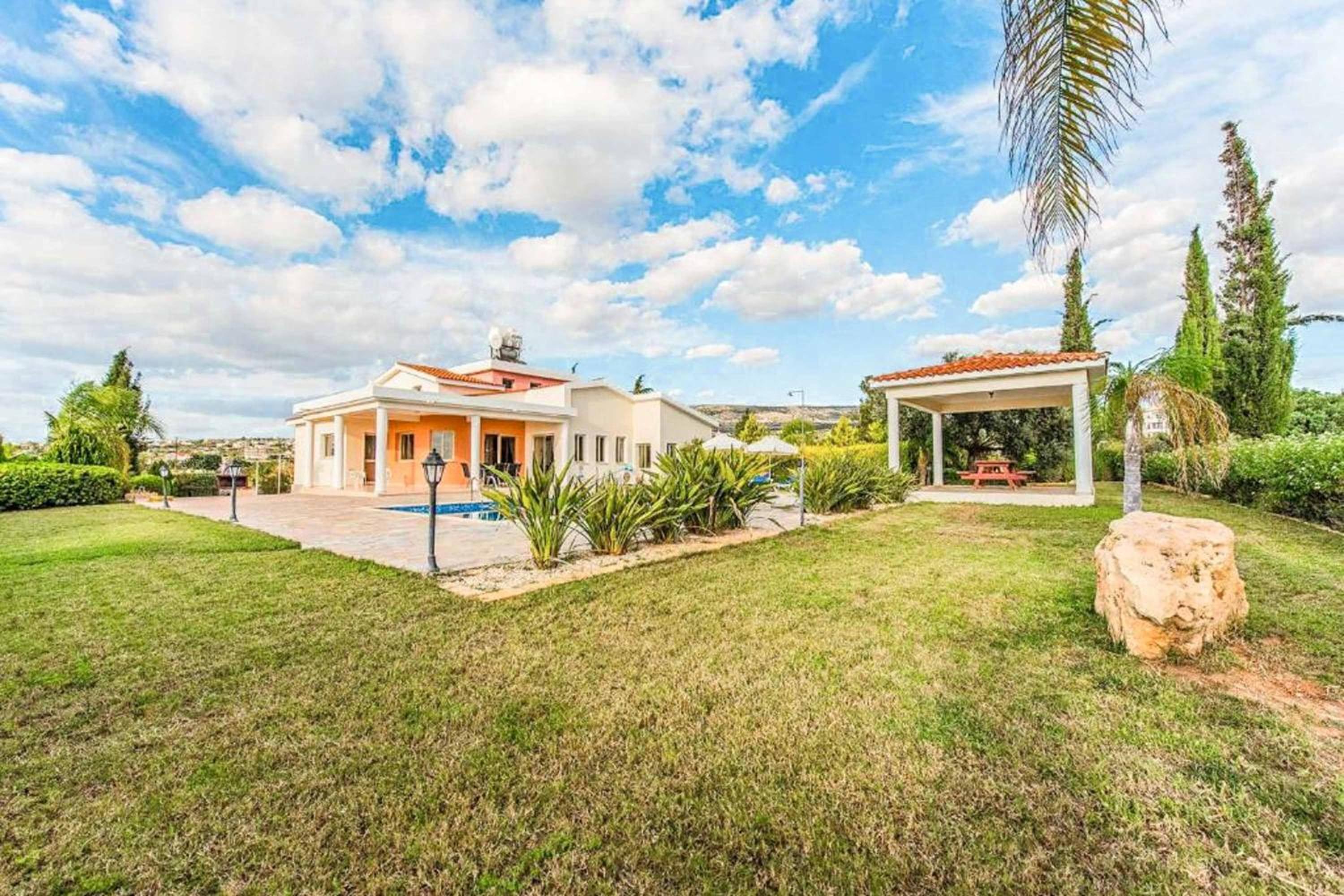 Villa photo 3