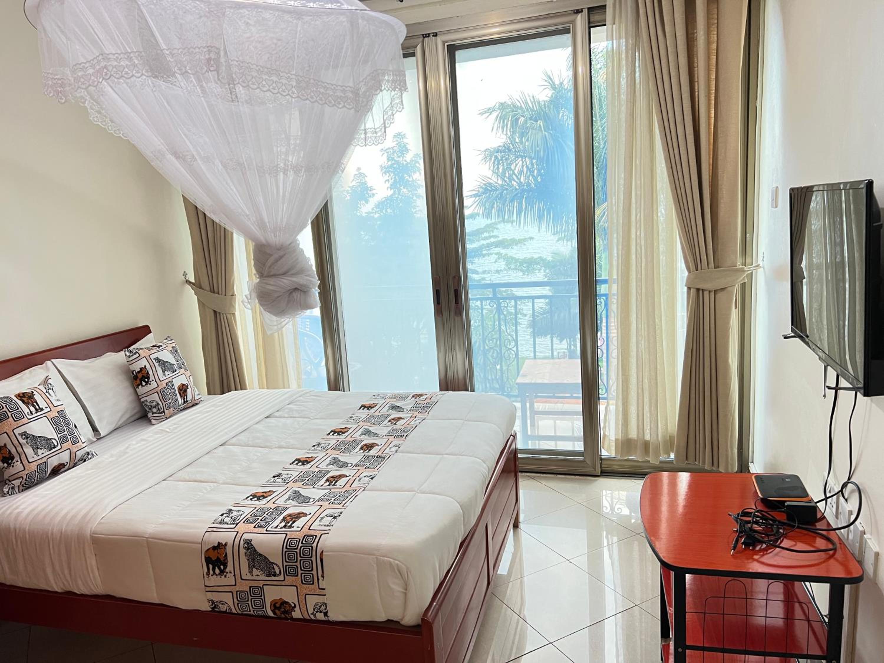 Single Room with Lake View