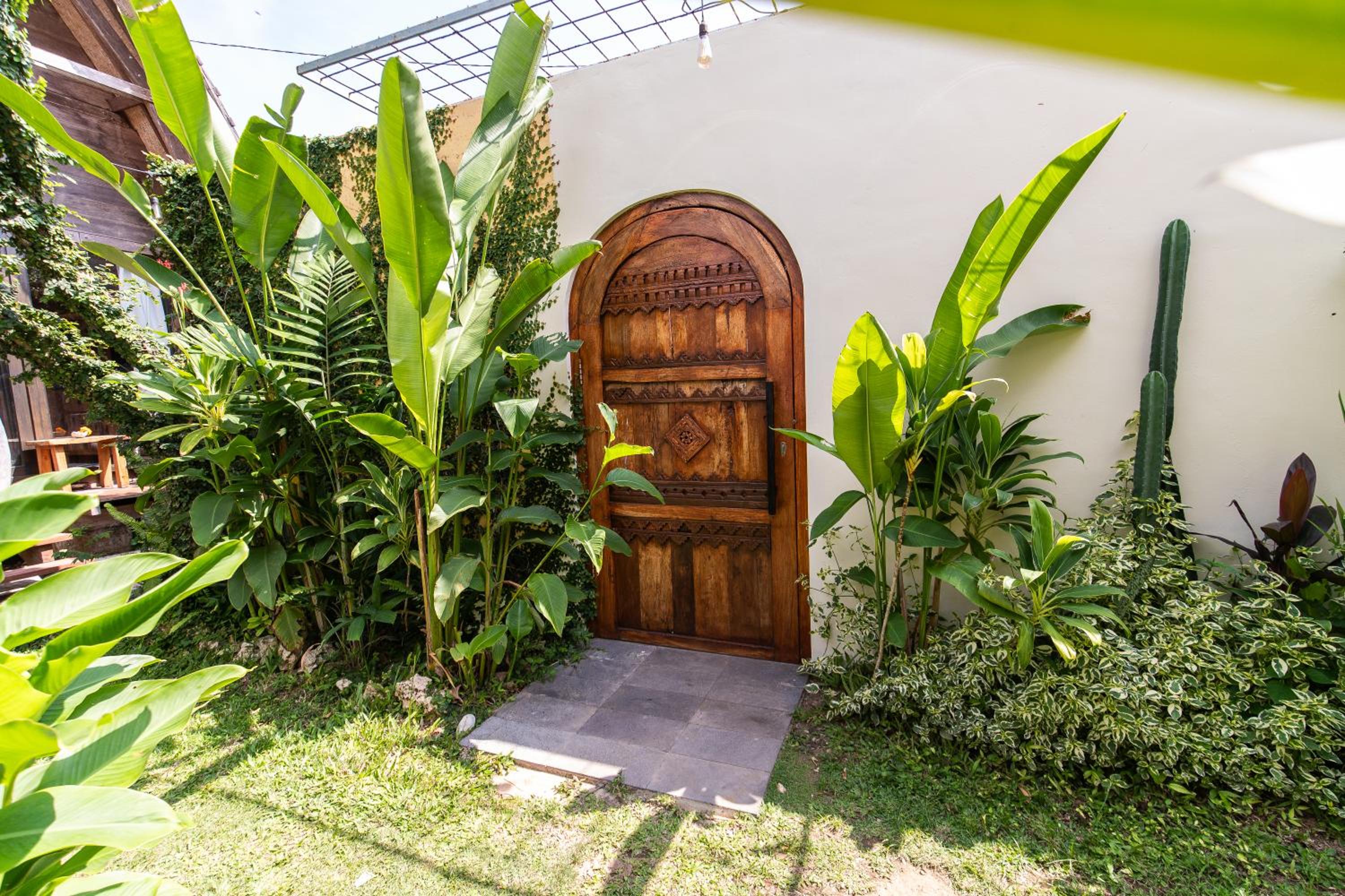 Double Room with Pool View - Photo 31